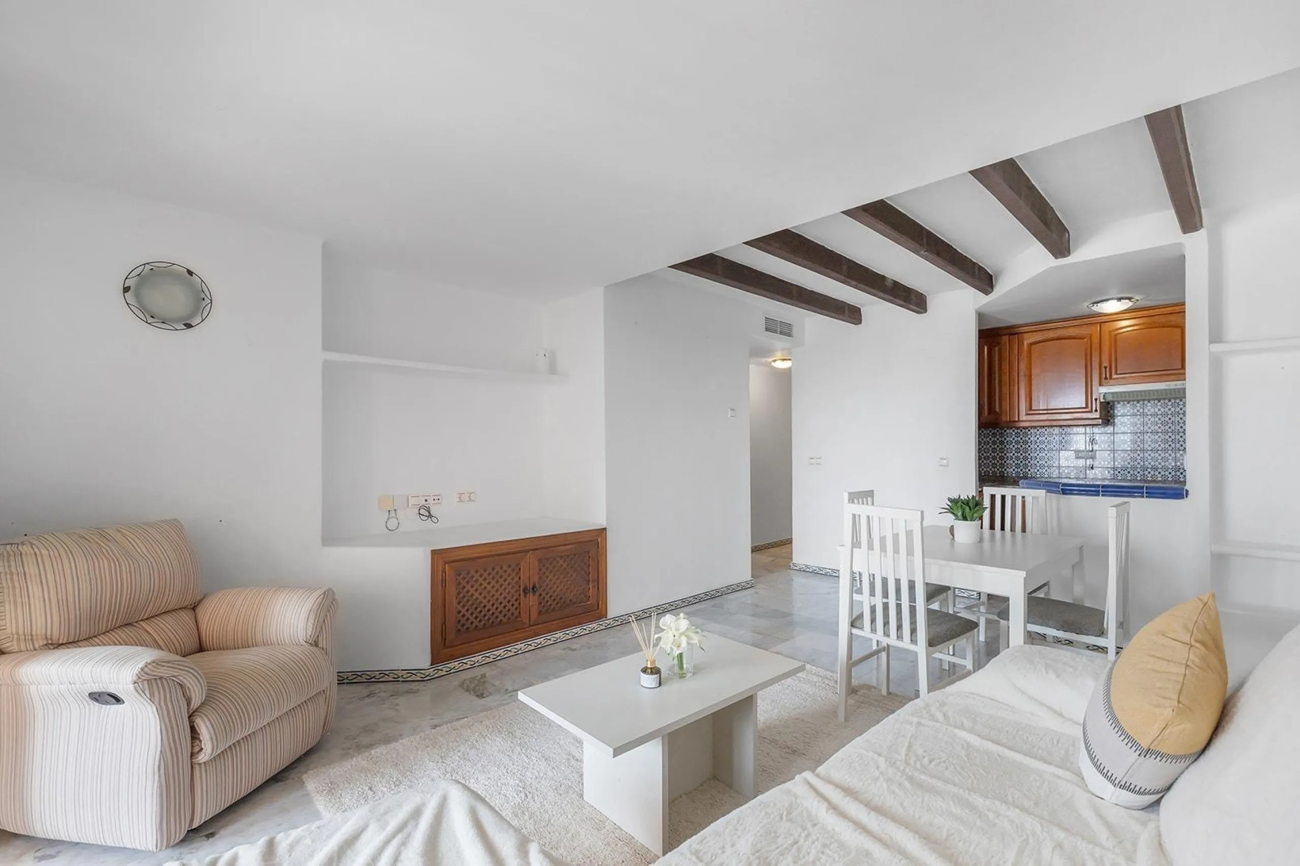 ¡ATALAYAS! 2 HABITACIONES Y 2 BAÑOS CON VISTAS DESPEJADAS + PISCINA