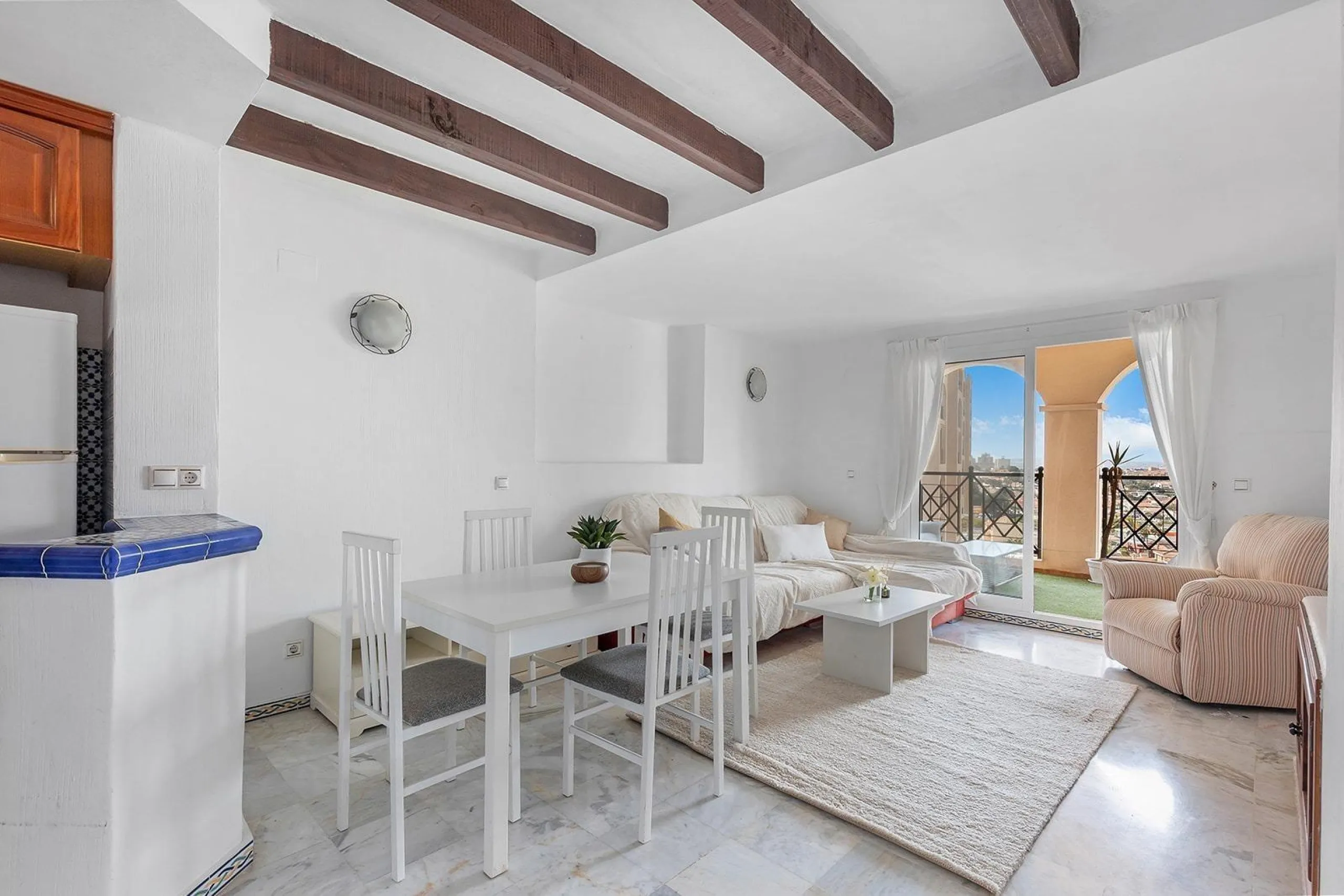 ¡ATALAYAS! 2 HABITACIONES Y 2 BAÑOS CON VISTAS DESPEJADAS + PISCINA