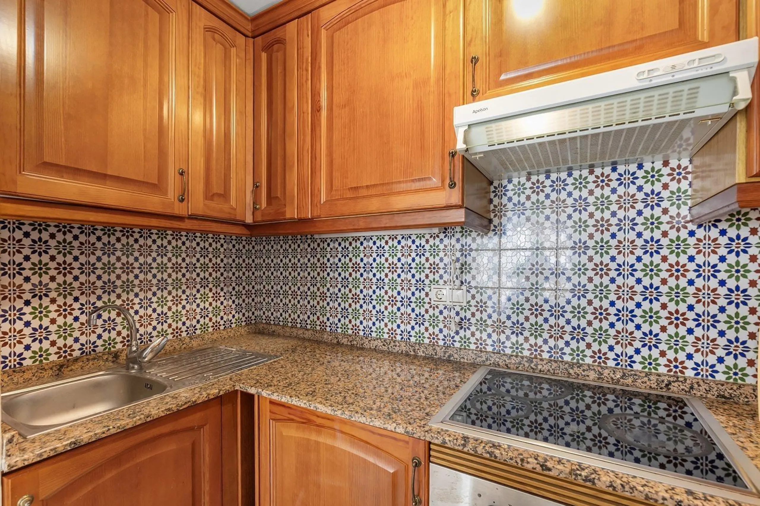¡ATALAYAS! 2 HABITACIONES Y 2 BAÑOS CON VISTAS DESPEJADAS + PISCINA