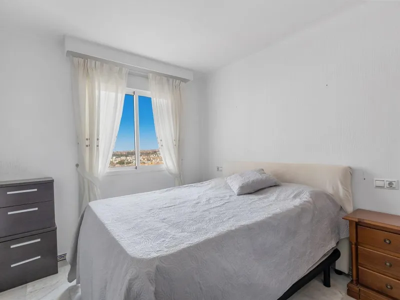 ¡ATALAYAS! 2 HABITACIONES Y 2 BAÑOS CON VISTAS DESPEJADAS + PISCINA
