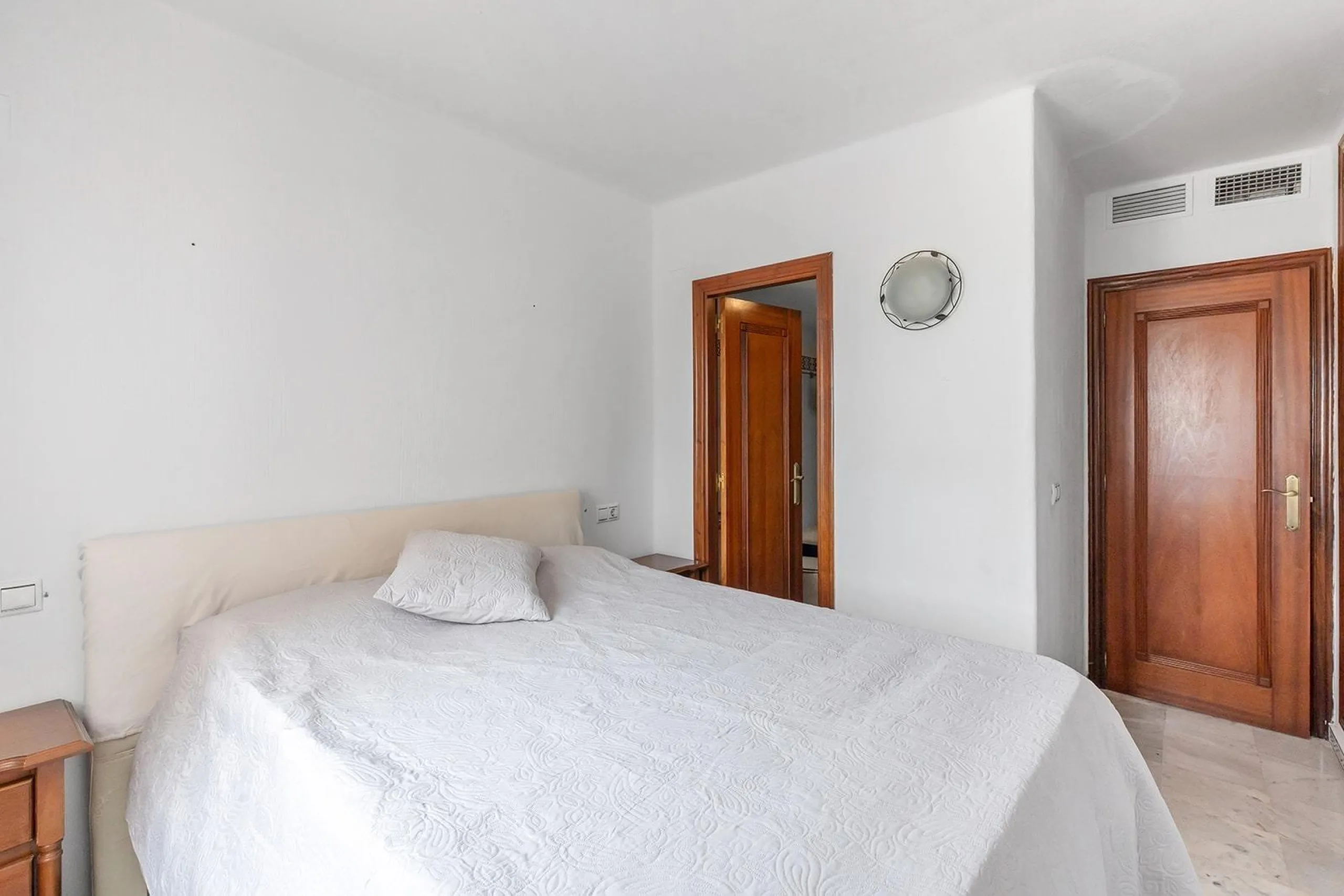 ¡ATALAYAS! 2 HABITACIONES Y 2 BAÑOS CON VISTAS DESPEJADAS + PISCINA