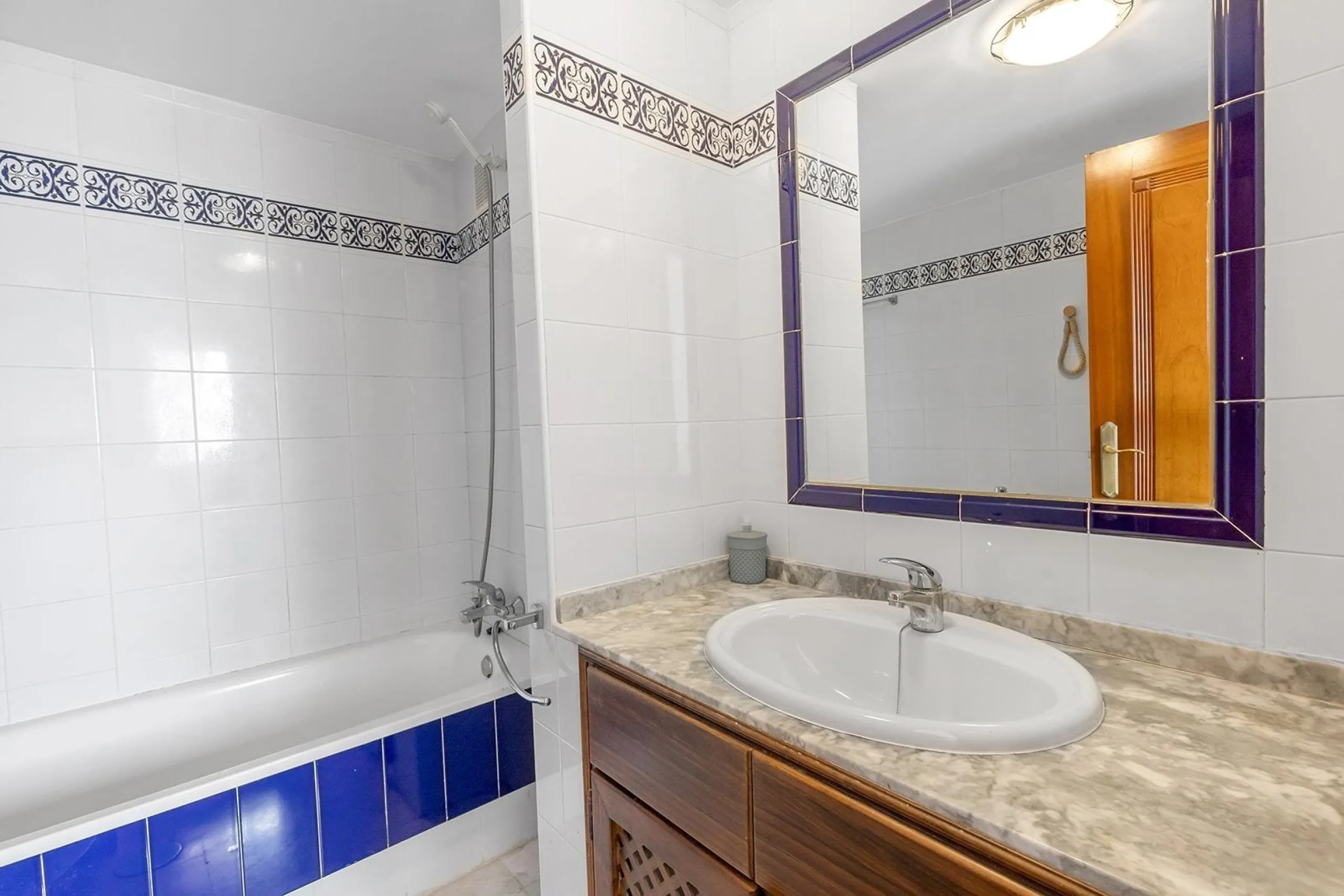 ¡ATALAYAS! 2 HABITACIONES Y 2 BAÑOS CON VISTAS DESPEJADAS + PISCINA