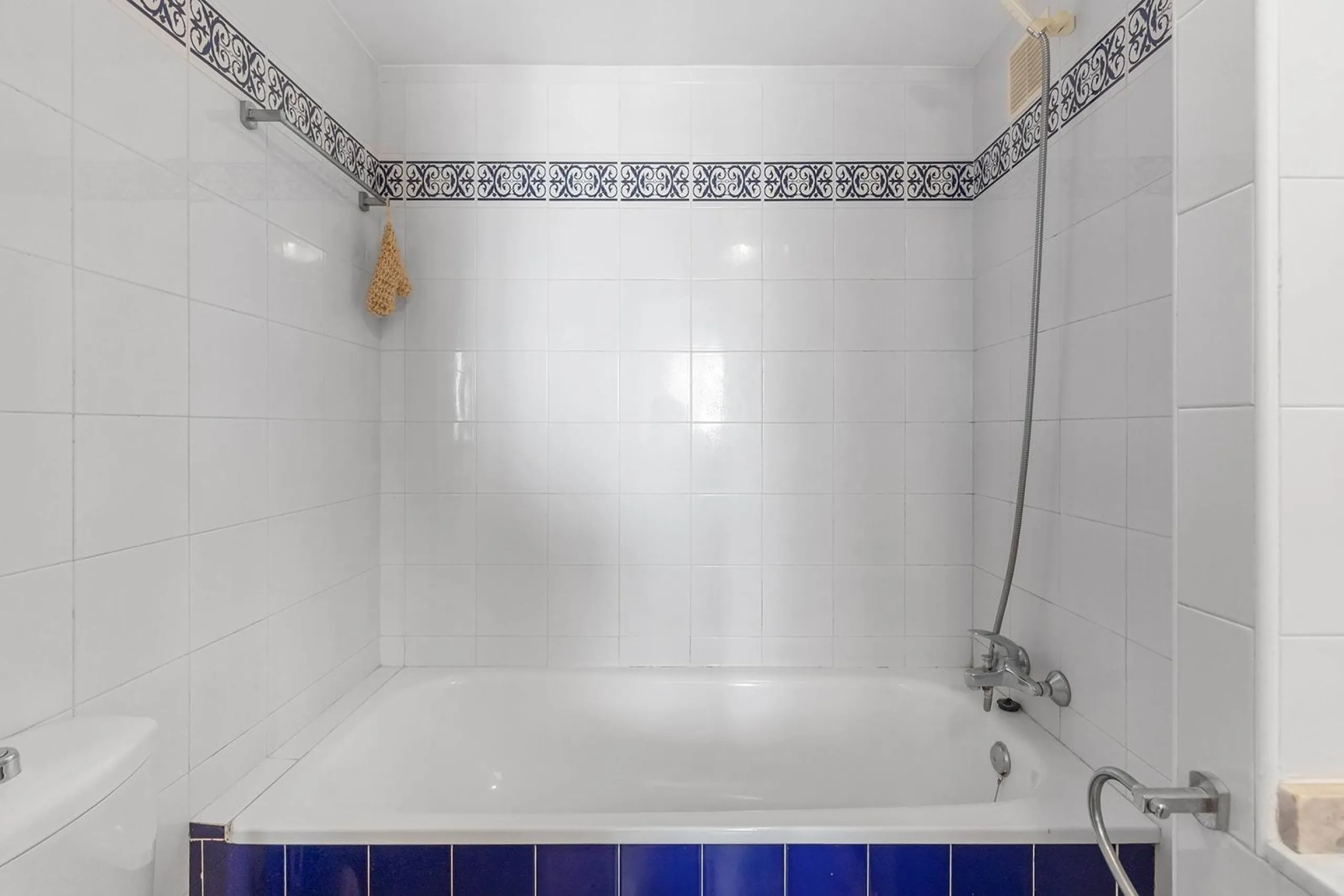 ¡ATALAYAS! 2 HABITACIONES Y 2 BAÑOS CON VISTAS DESPEJADAS + PISCINA