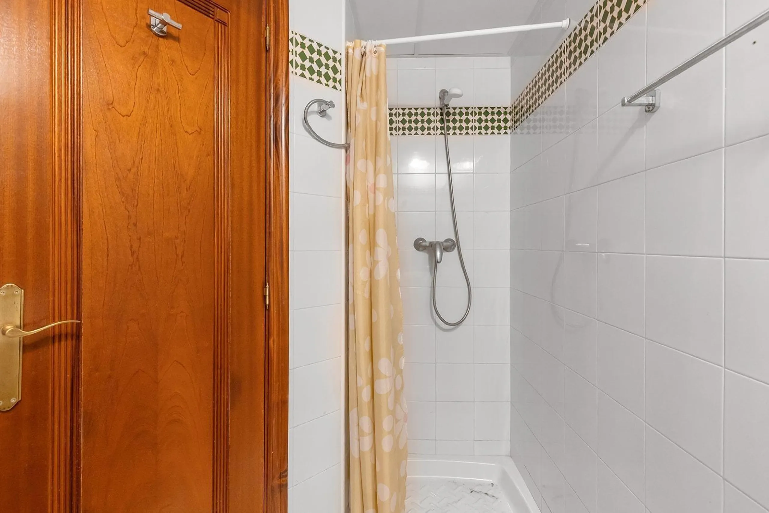 ¡ATALAYAS! 2 HABITACIONES Y 2 BAÑOS CON VISTAS DESPEJADAS + PISCINA