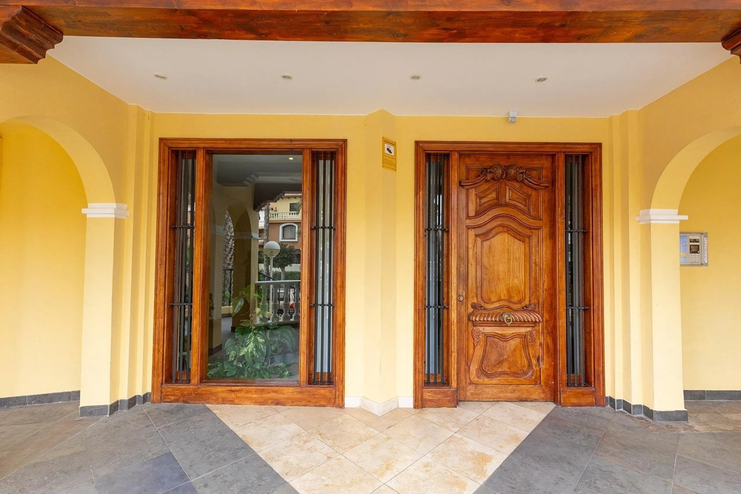 ¡ATALAYAS! 2 HABITACIONES Y 2 BAÑOS CON VISTAS DESPEJADAS + PISCINA
