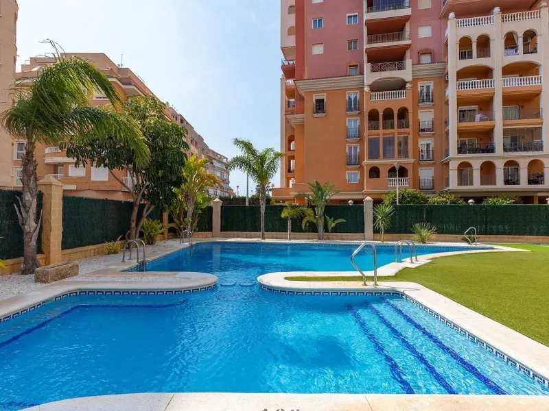 ¡ATALAYAS! 2 HABITACIONES Y 2 BAÑOS CON VISTAS DESPEJADAS + PISCINA