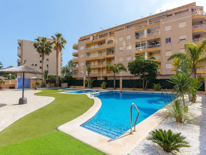 ¡ATALAYAS! 2 HABITACIONES Y 2 BAÑOS CON VISTAS DESPEJADAS + PISCINA