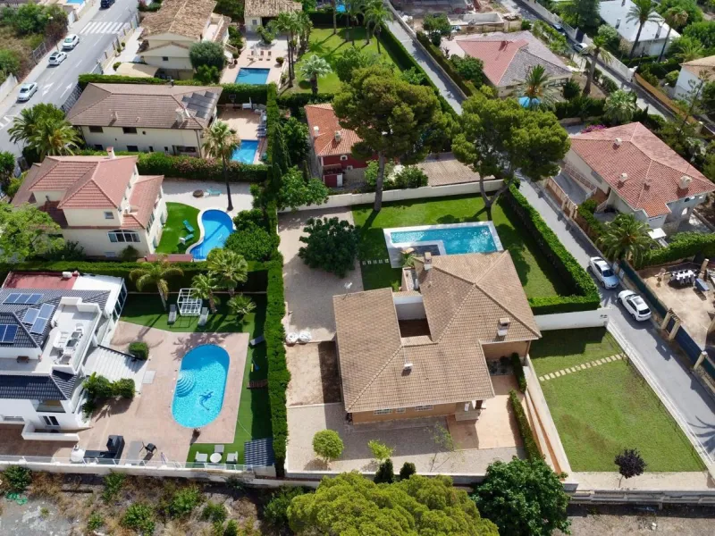**EXCLUSIVE VILLA IN COBLANCA URBANISATION · BENIDORM 🌴🏡**