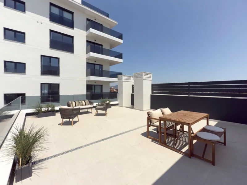 Obra nueva con terrazas, piscina y zonas comunitarias en Sant Boi de Llobregat, Barcelona