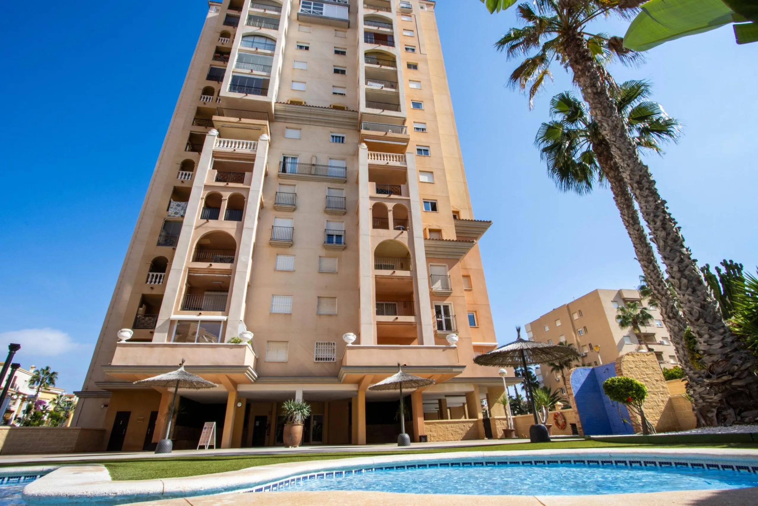 Espectacular apartamento en Atalayas con vistas directas al mar !