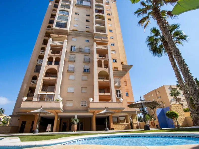 Espectacular apartamento en Atalayas con vistas directas al mar !