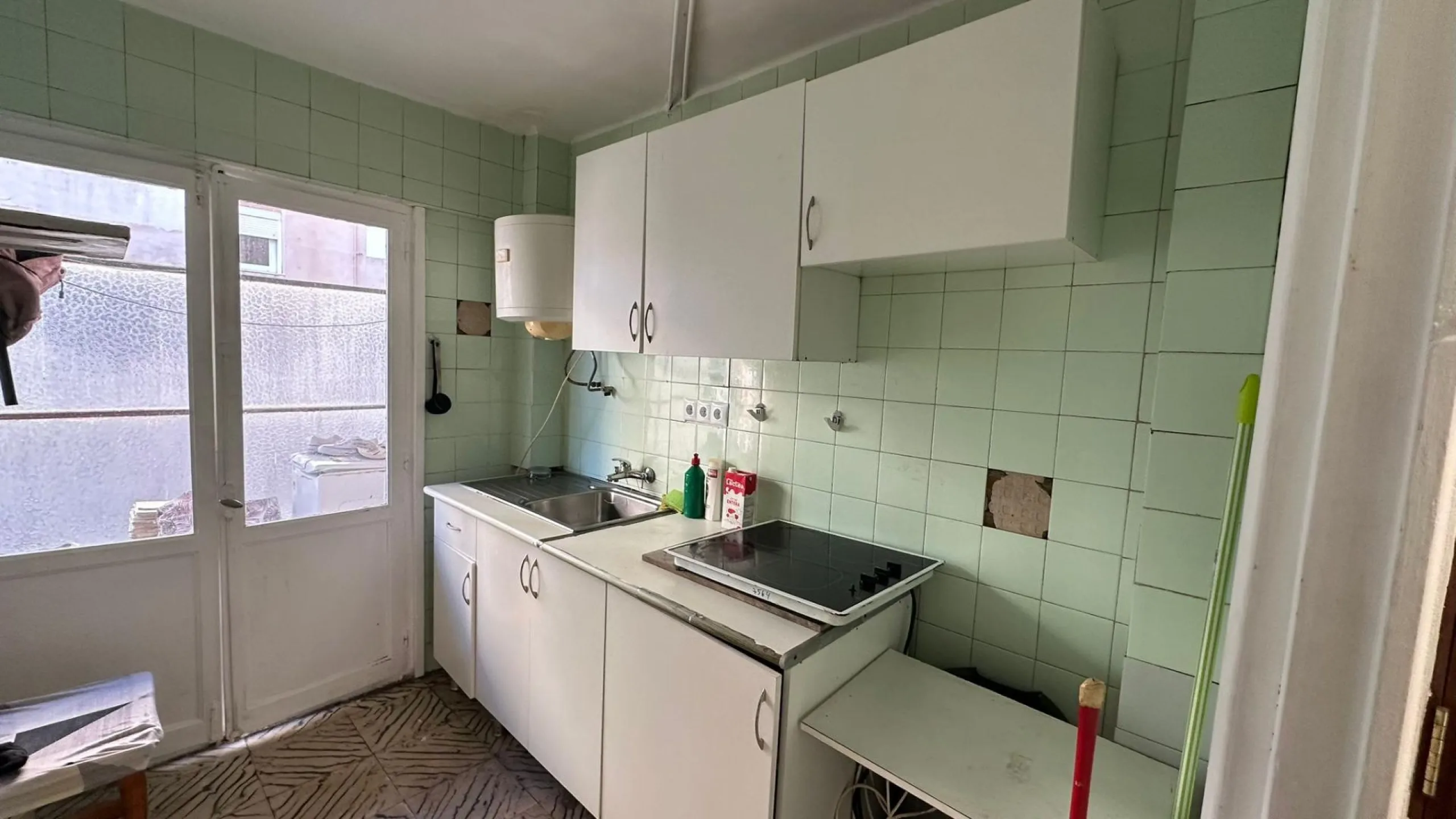 Renovation Opportunity Apartment in Alicante, Colonia Requena