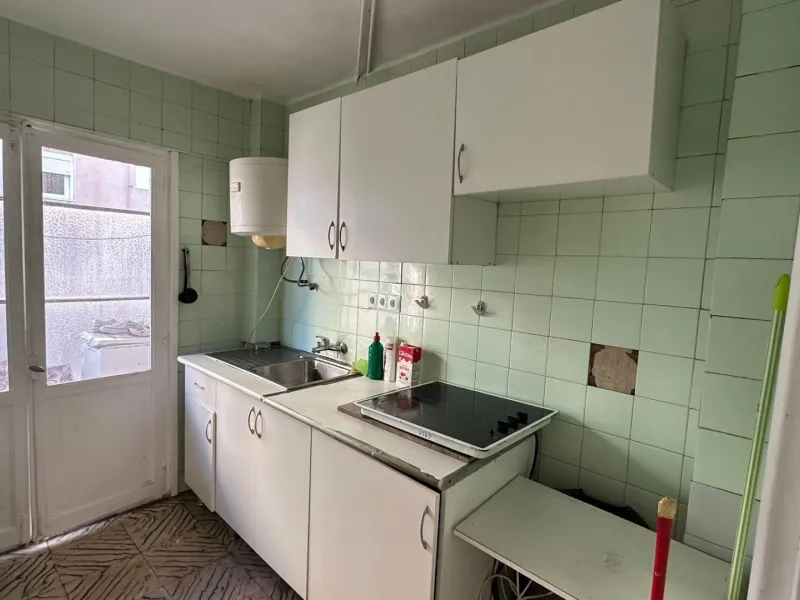 Renovation Opportunity Apartment in Alicante, Colonia Requena