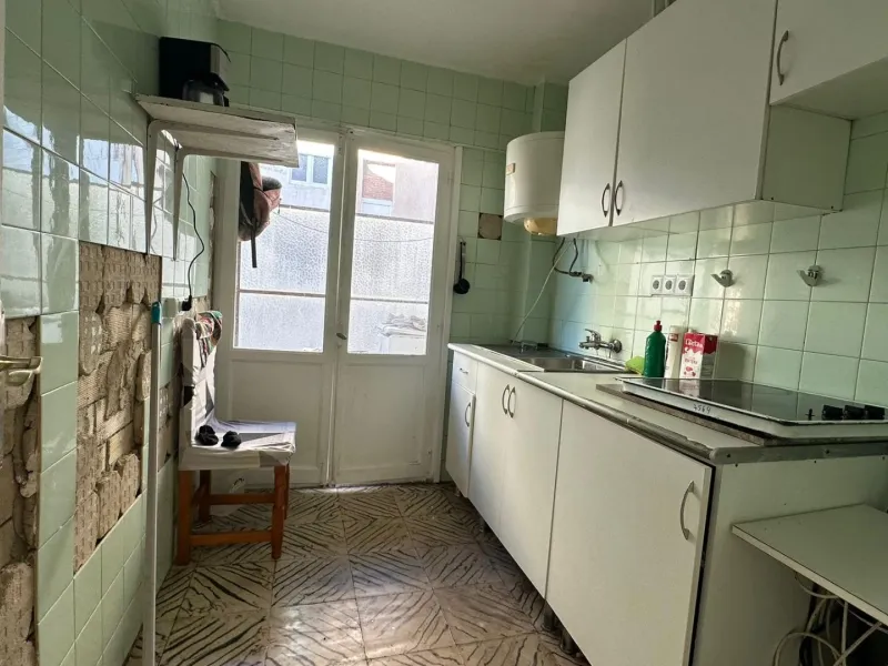 Renovation Opportunity Apartment in Alicante, Colonia Requena