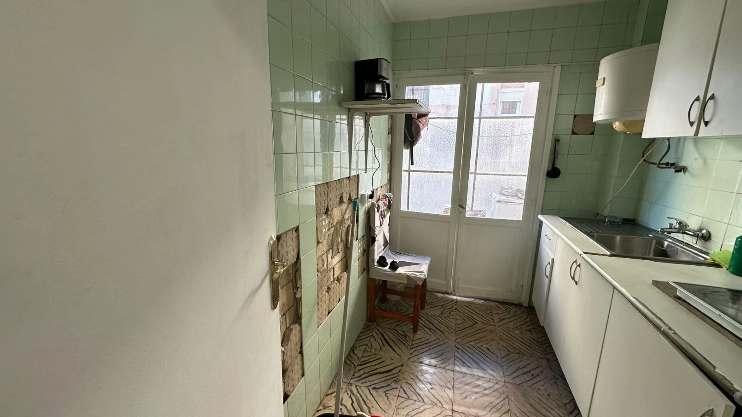Renovation Opportunity Apartment in Alicante, Colonia Requena