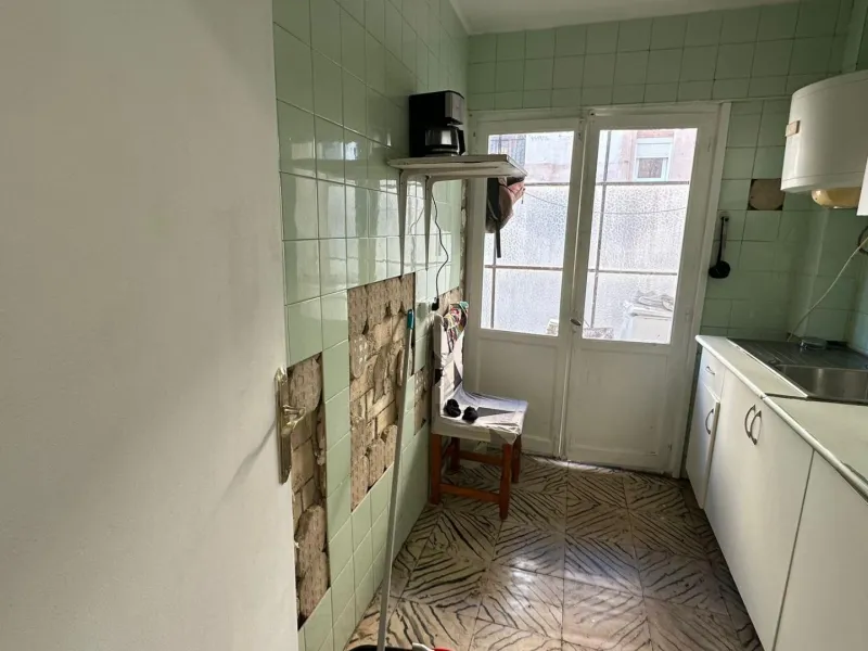 Renovation Opportunity Apartment in Alicante, Colonia Requena