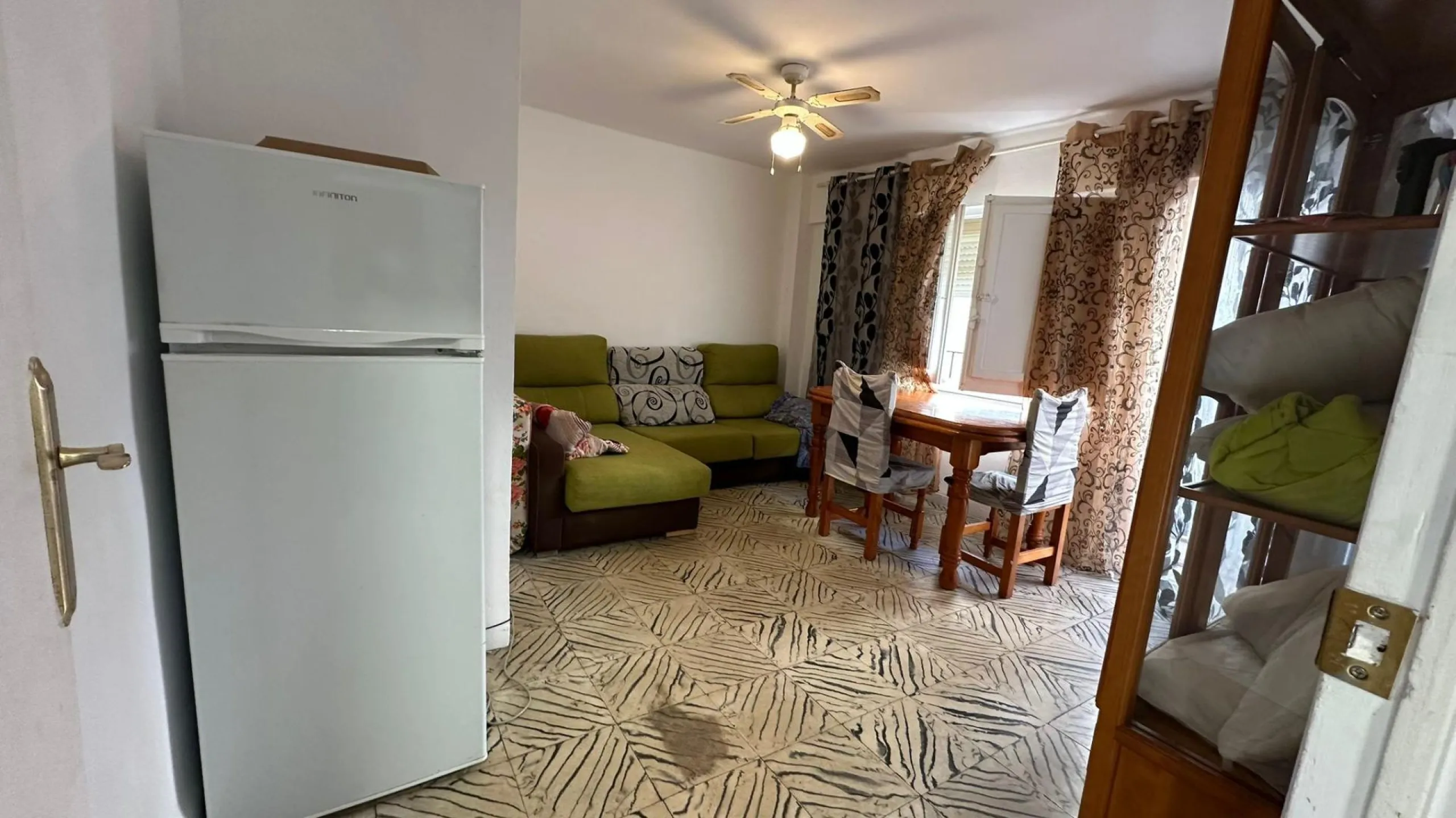Renovation Opportunity Apartment in Alicante, Colonia Requena