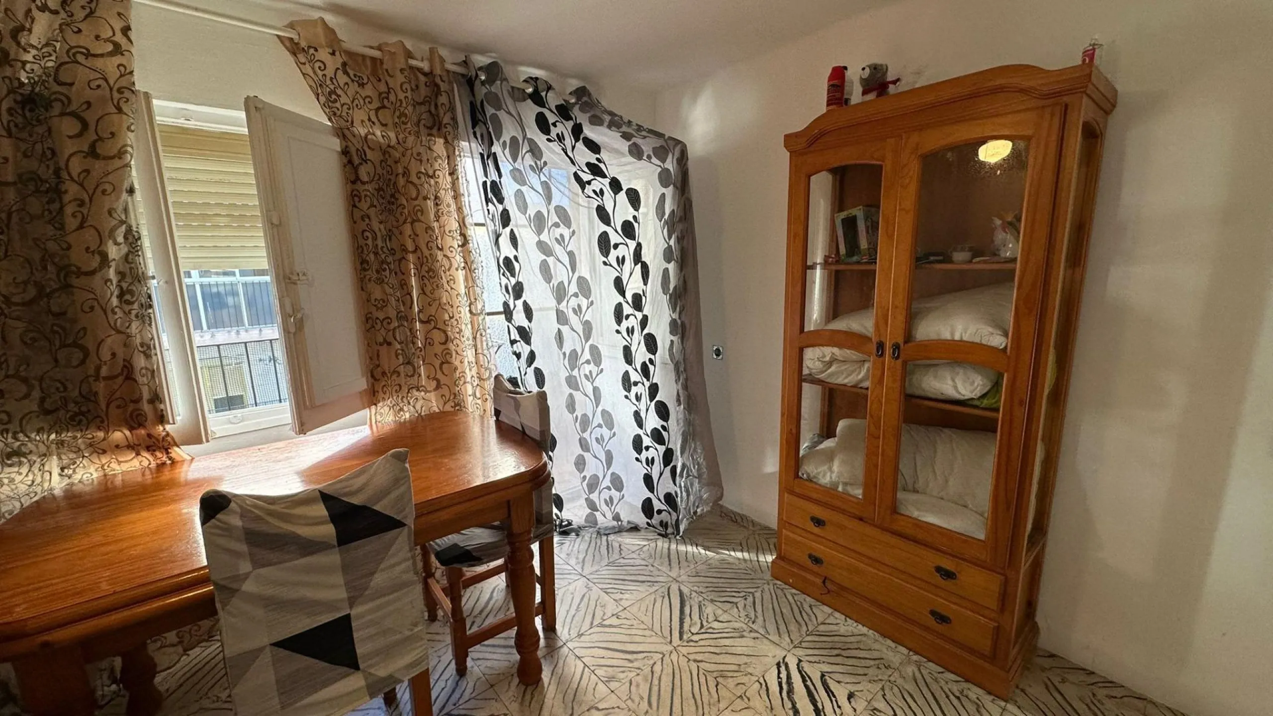 Renovation Opportunity Apartment in Alicante, Colonia Requena