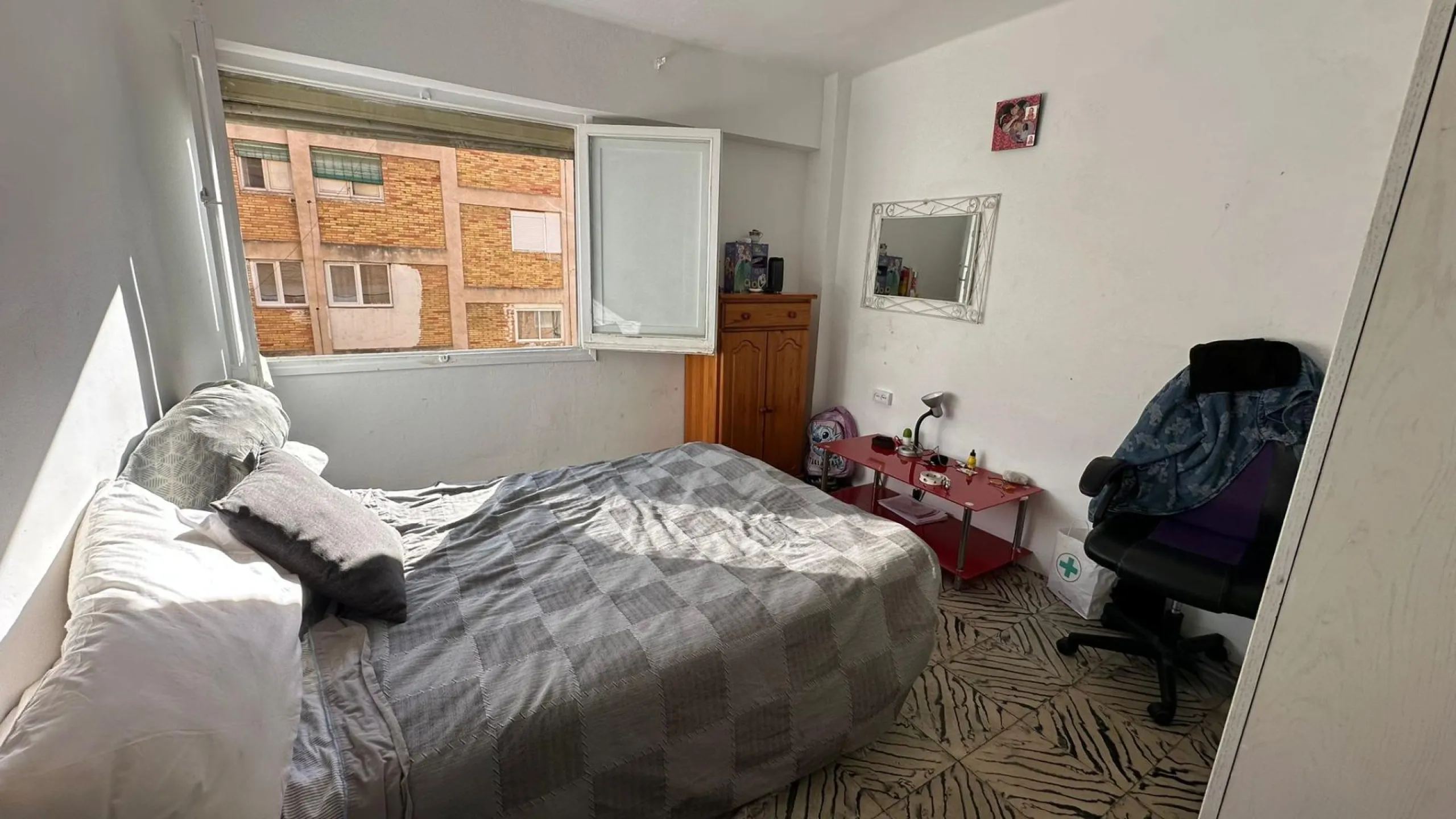 Renovation Opportunity Apartment in Alicante, Colonia Requena