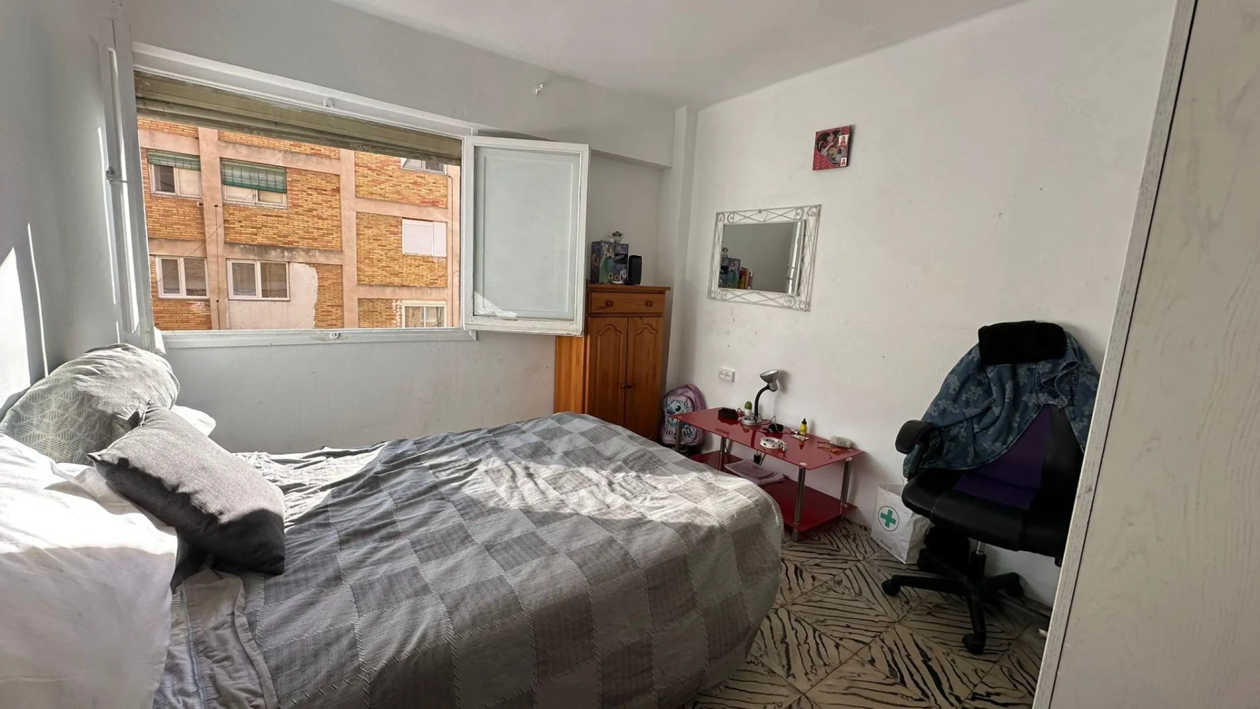 Renovation Opportunity Apartment in Alicante, Colonia Requena