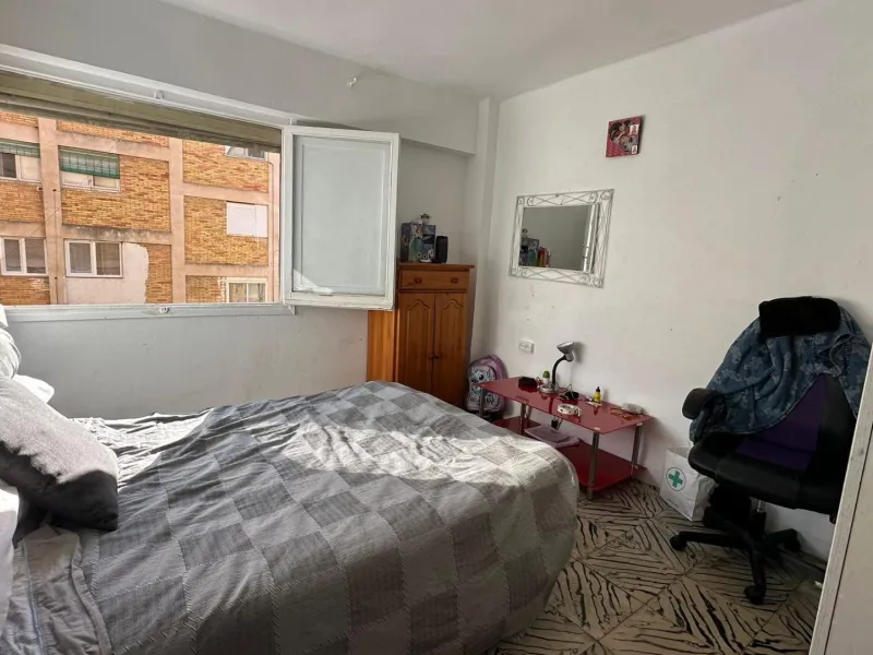 Renovation Opportunity Apartment in Alicante, Colonia Requena