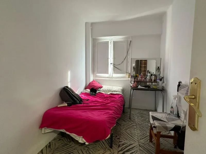 Renovation Opportunity Apartment in Alicante, Colonia Requena