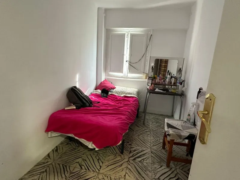 Renovation Opportunity Apartment in Alicante, Colonia Requena