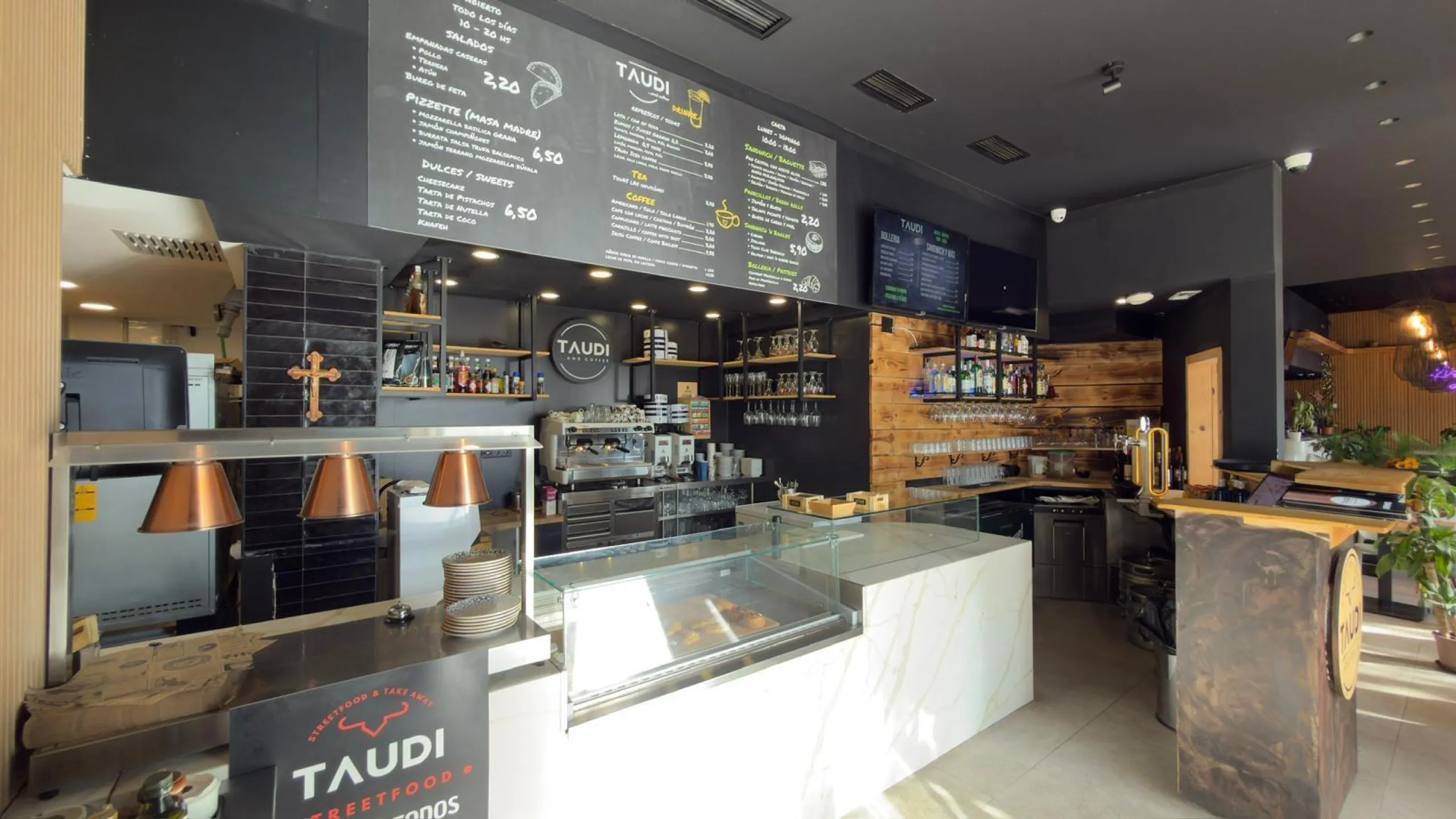 RESTAURANT WITH OWN PREMISES IN BENIDORM