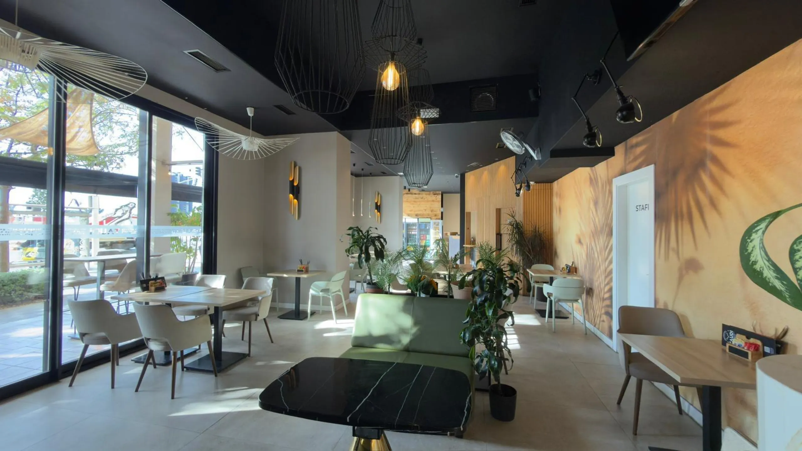 RESTAURANT WITH OWN PREMISES IN BENIDORM