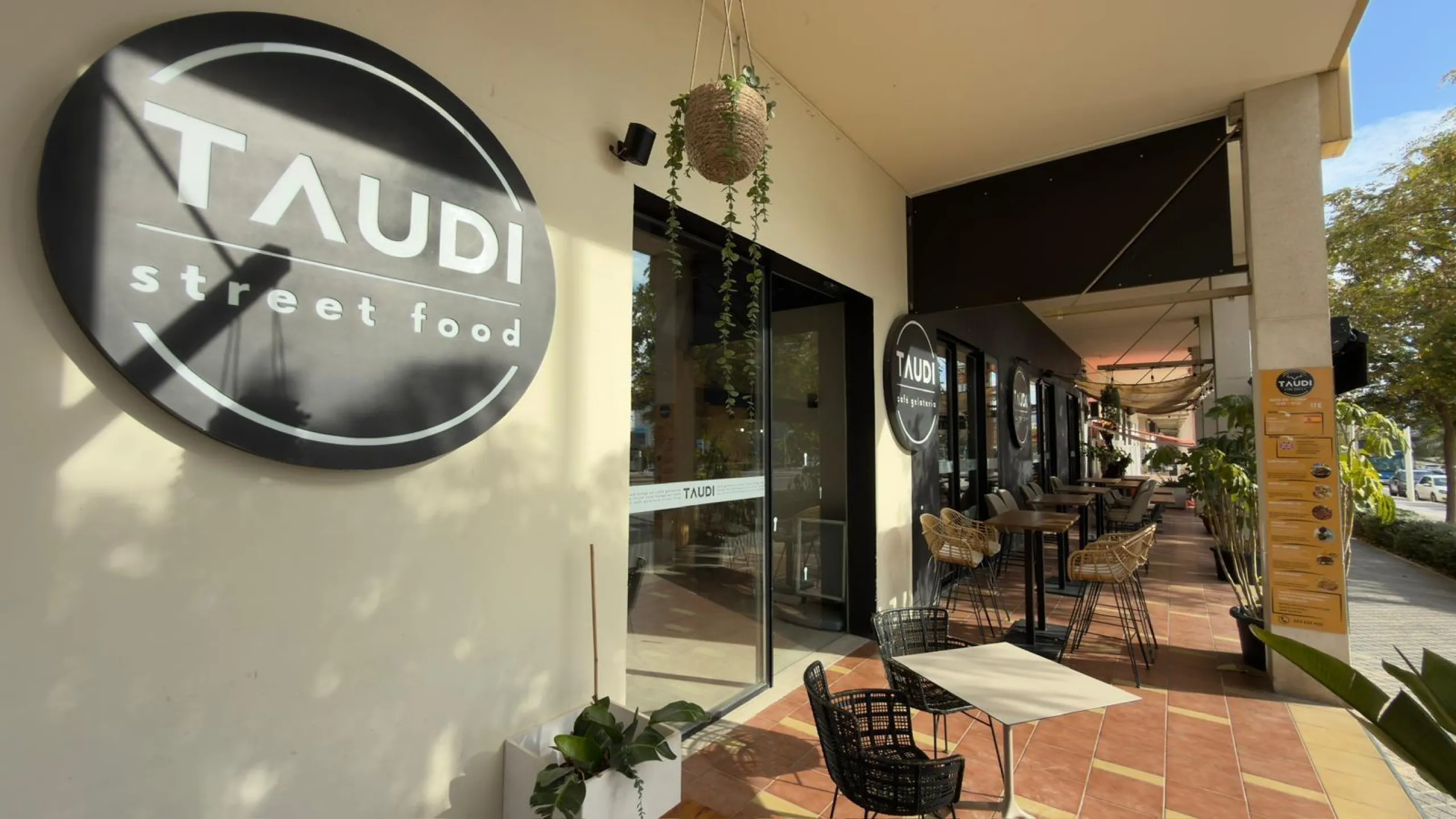 RESTAURANT WITH OWN PREMISES IN BENIDORM