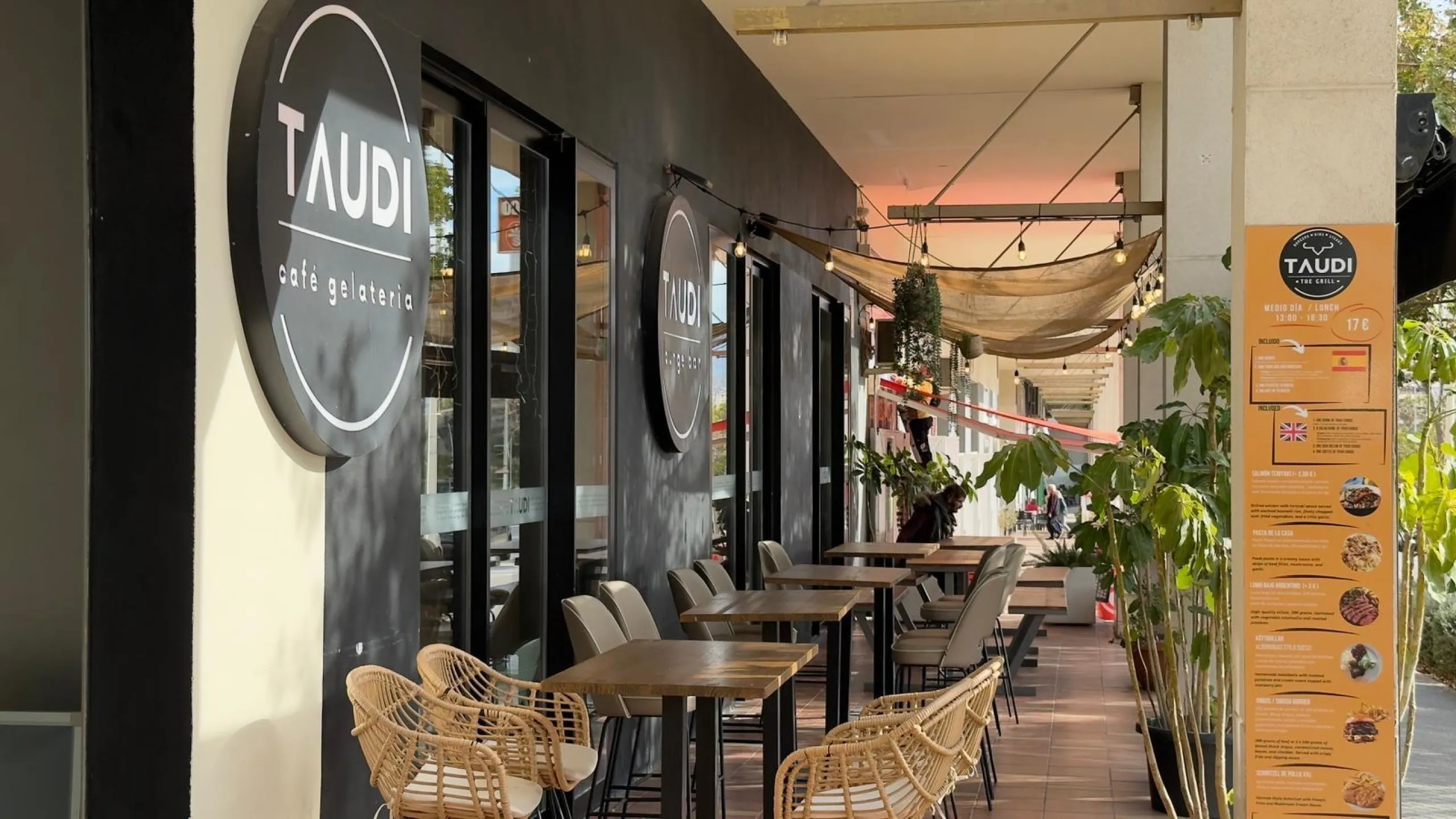 RESTAURANT WITH OWN PREMISES IN BENIDORM