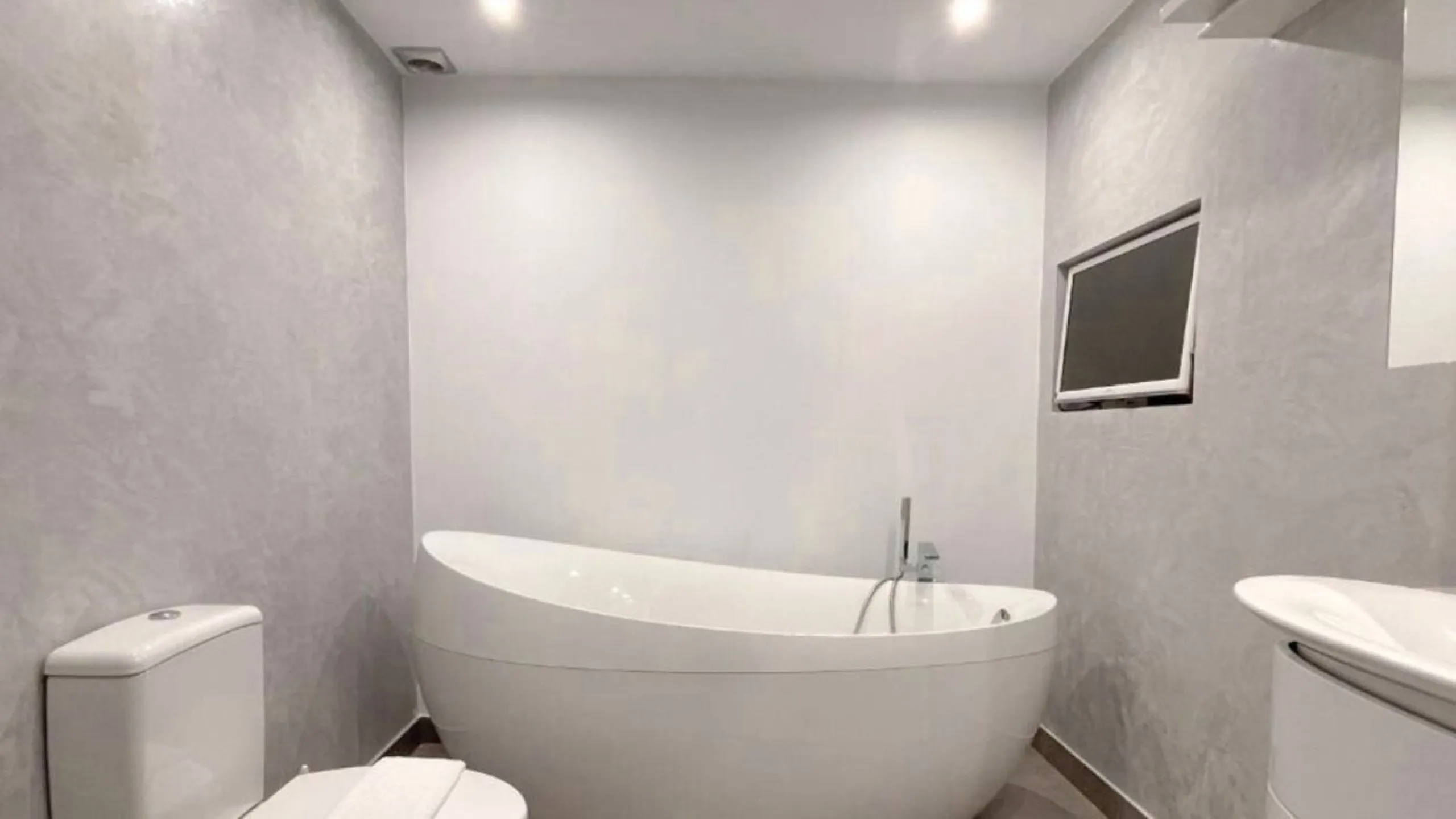 Exklusive renovierte Wohnung mit zwei Schlafzimmern in einer renommierten Hotelanlage in Nueva Andalucía, Marbella