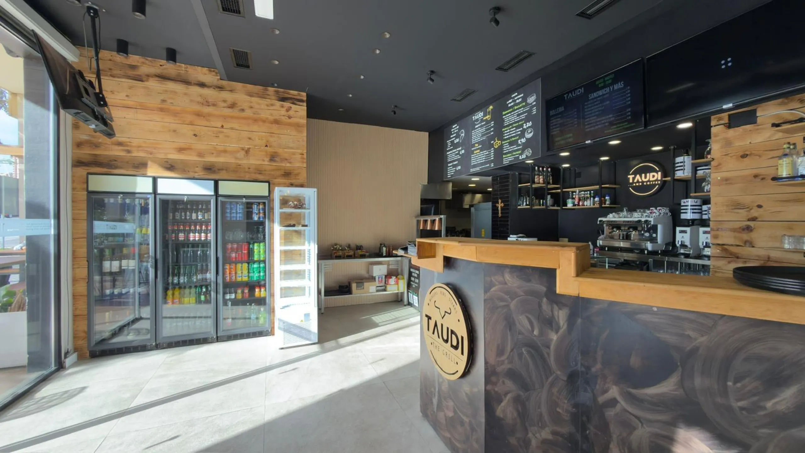 RESTAURANT WITH OWN PREMISES IN BENIDORM