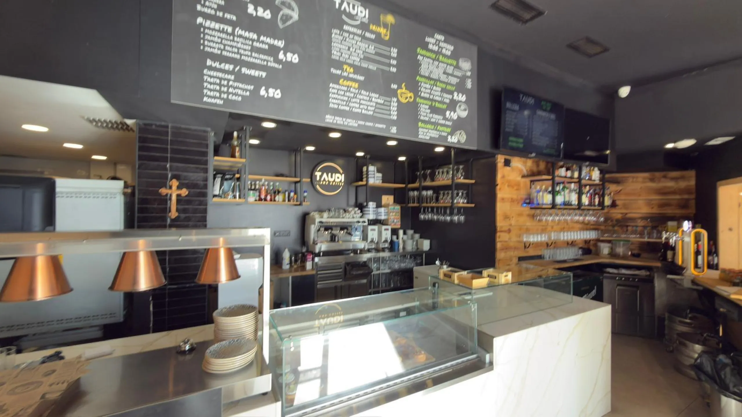 RESTAURANT WITH OWN PREMISES IN BENIDORM
