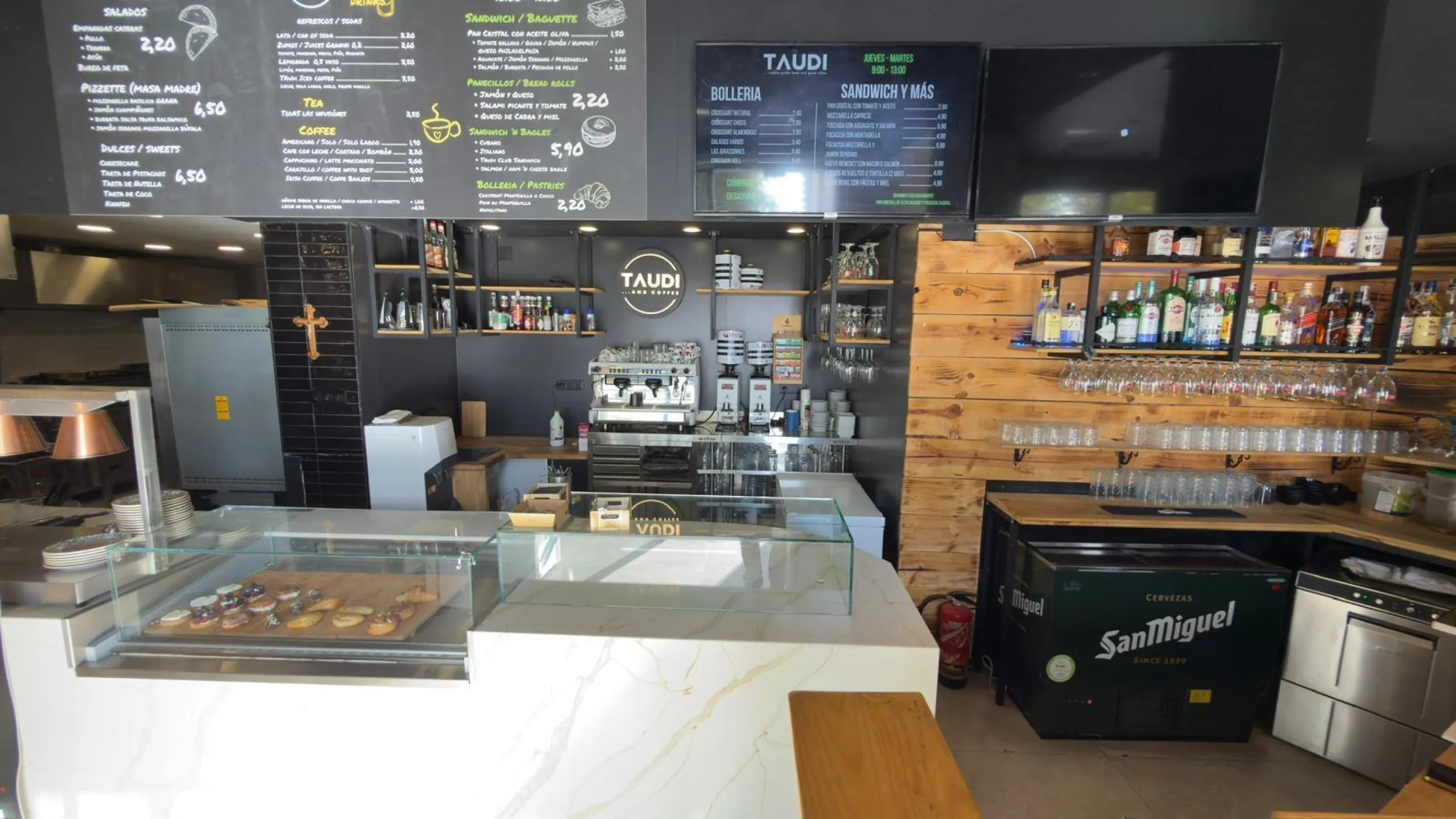 RESTAURANT WITH OWN PREMISES IN BENIDORM
