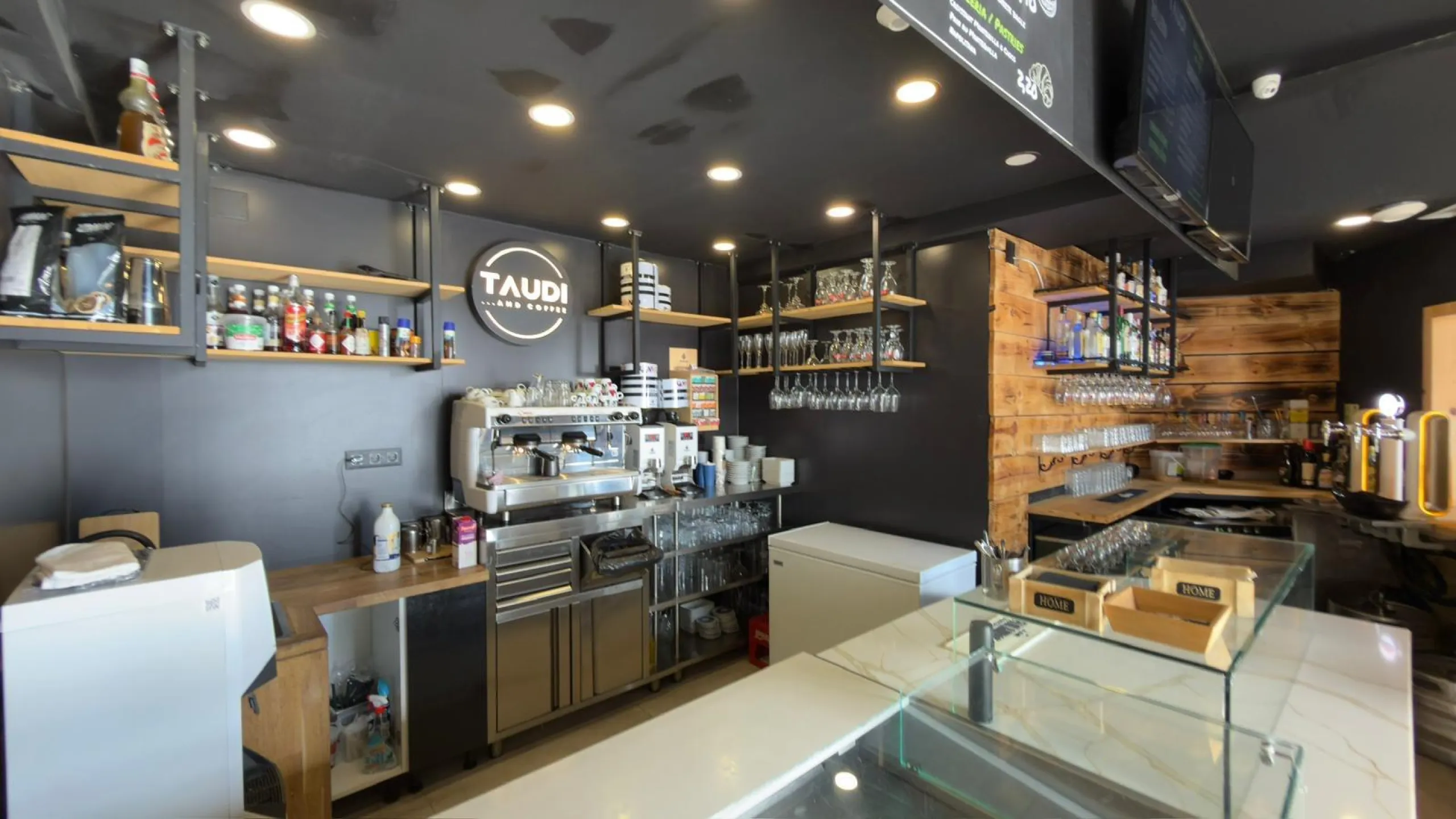 RESTAURANT WITH OWN PREMISES IN BENIDORM