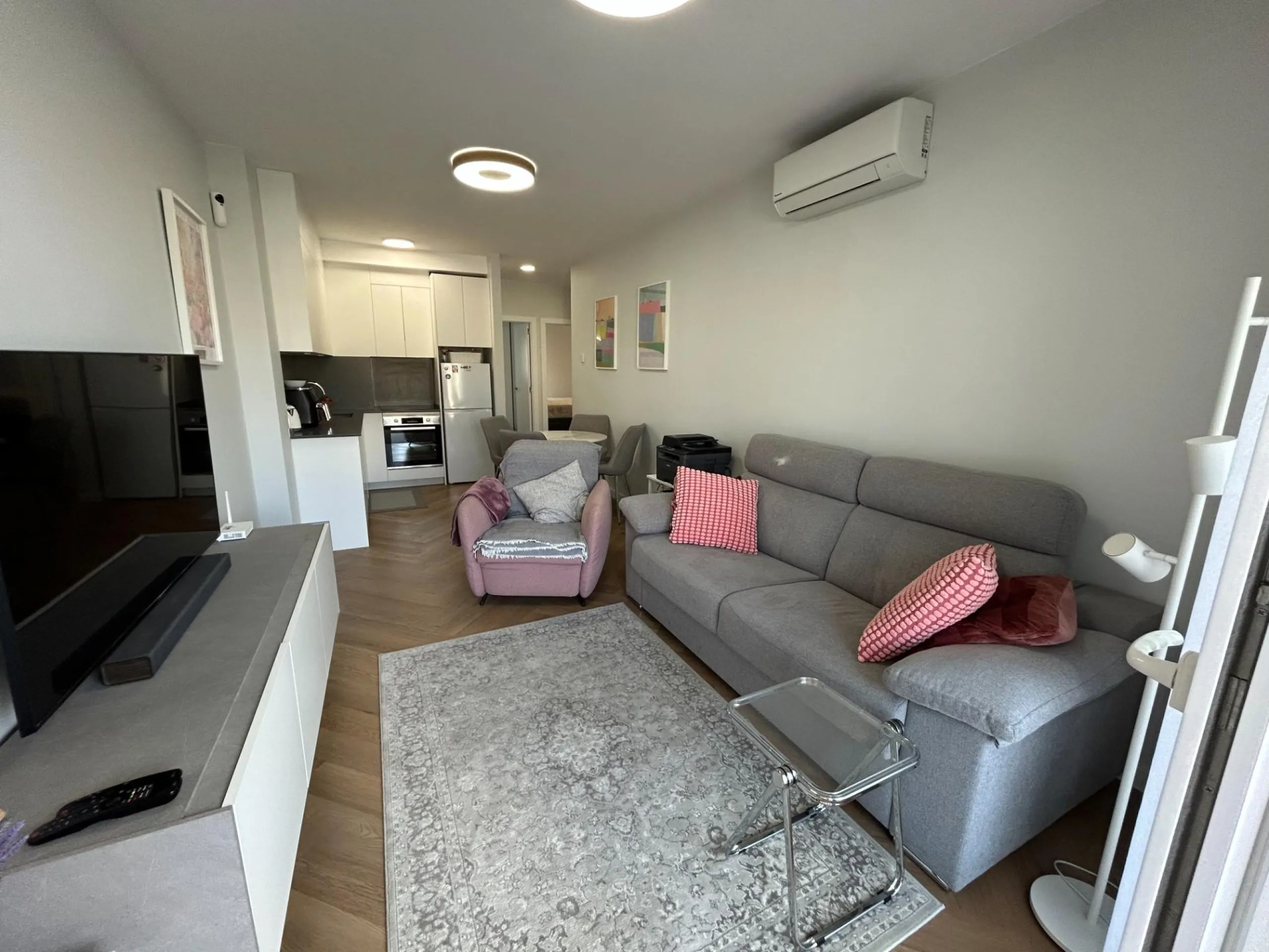 Ático reformado con trastero incluido– listo para entrar a vivir 🏡✨
