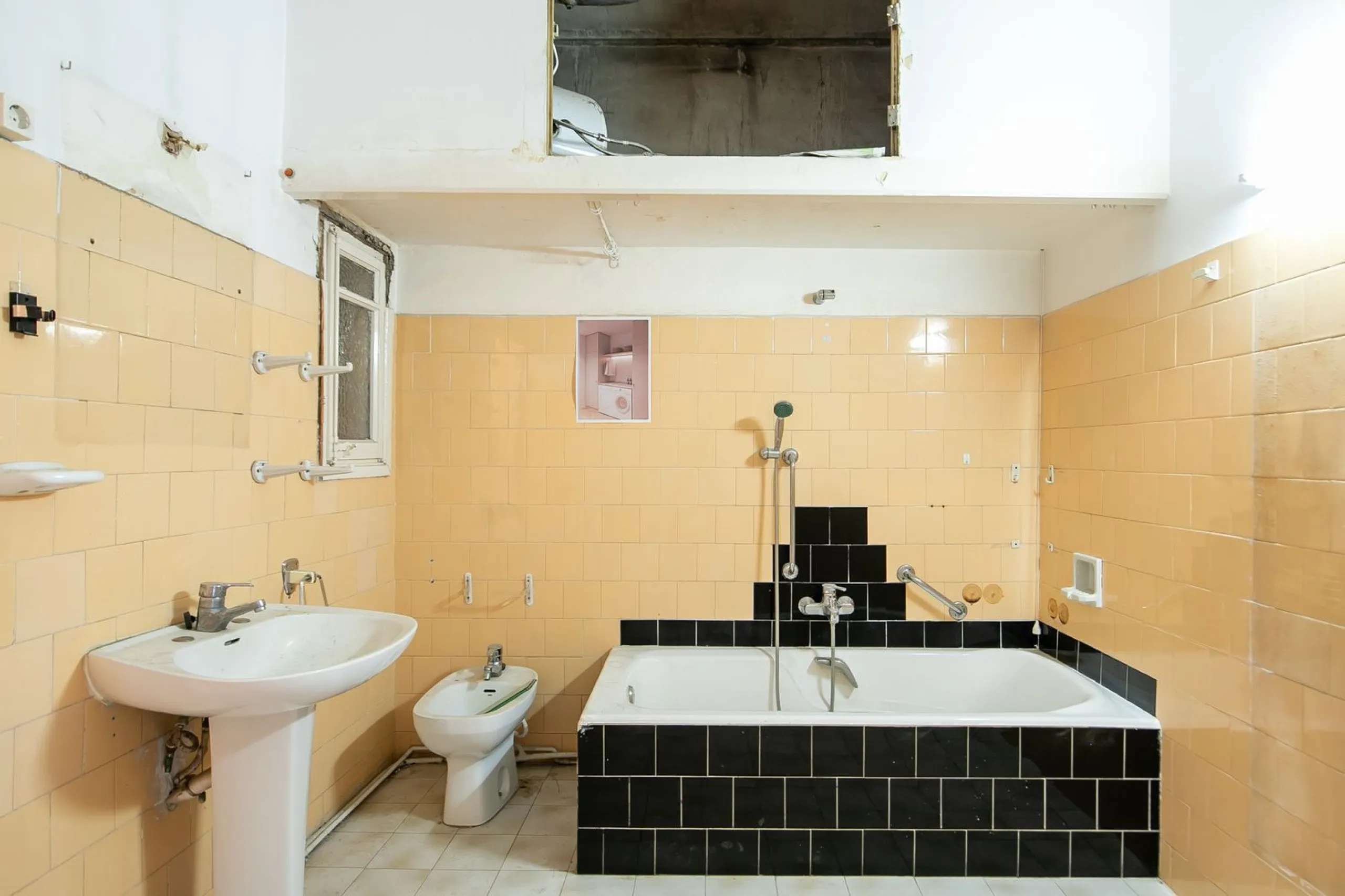 Elegante propiedad en finca clásica para reforma integral en Sant Gervasi – Galvany, Barcelona