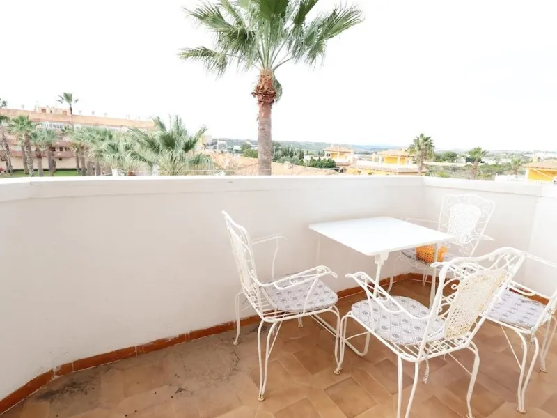 APARTAMENTO CON VISTAS AL MAR EN ORIHUELA COSTA. 1 DORM. 1 BAÑO. SUPERFICIE DE 53 M2.