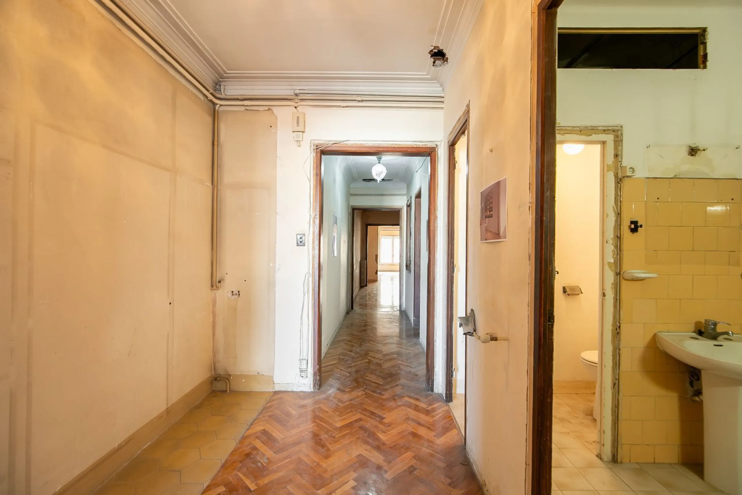 Elegante propiedad en finca clásica para reforma integral en Sant Gervasi – Galvany, Barcelona