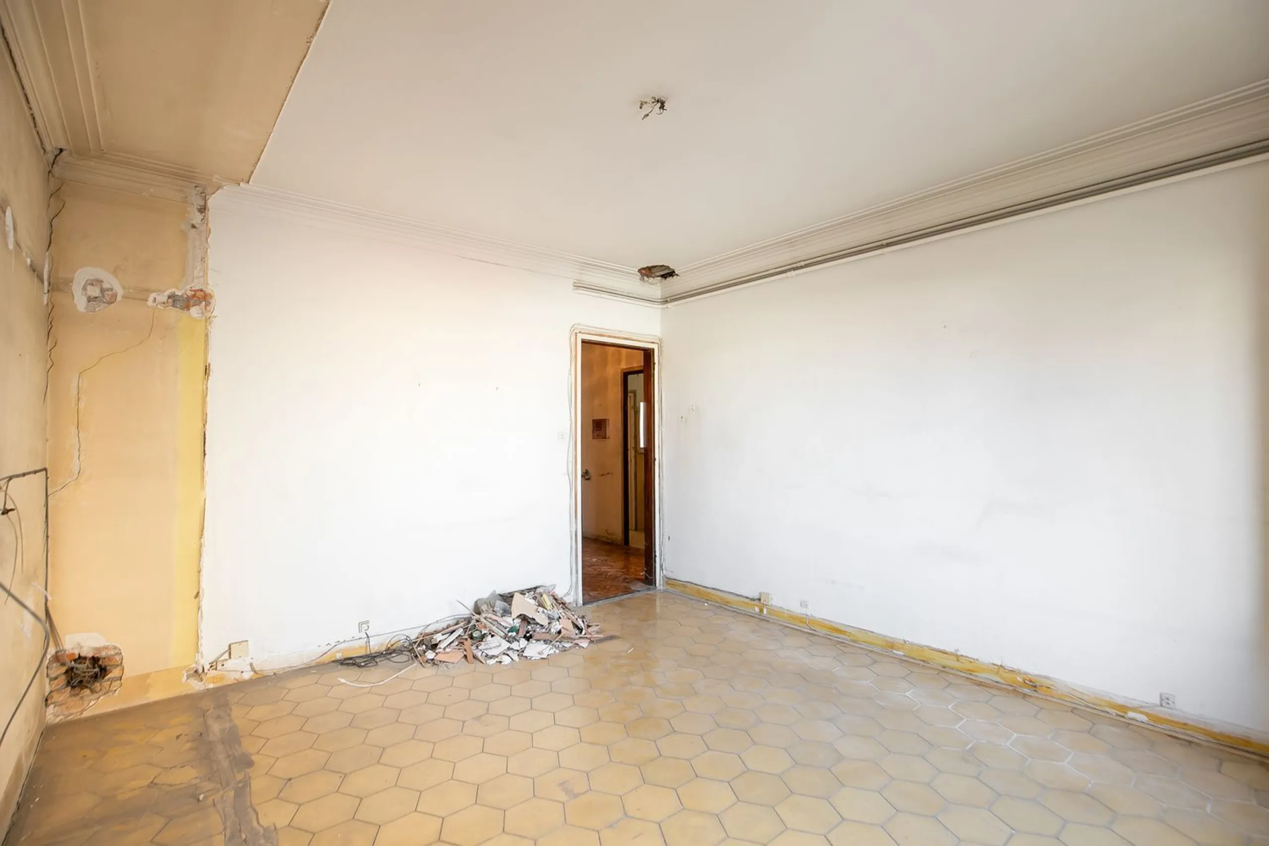 Elegante propiedad en finca clásica para reforma integral en Sant Gervasi – Galvany, Barcelona