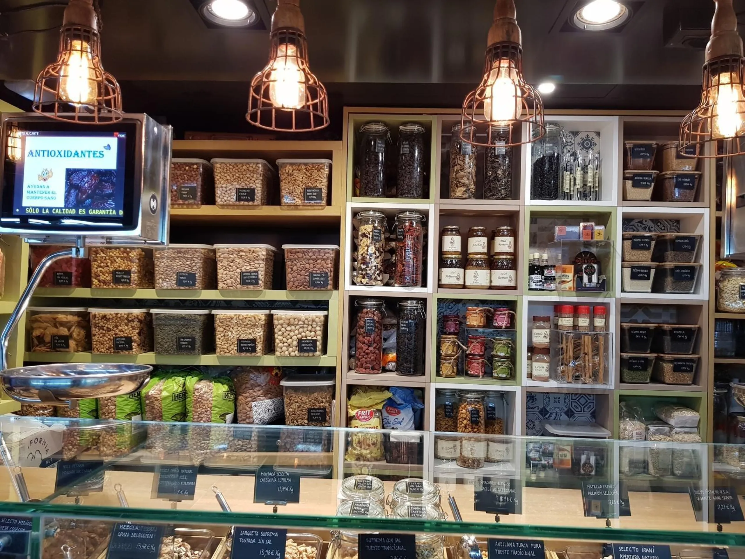 POSITION IN CENTRAL MARKET OF DRIED FRUITS