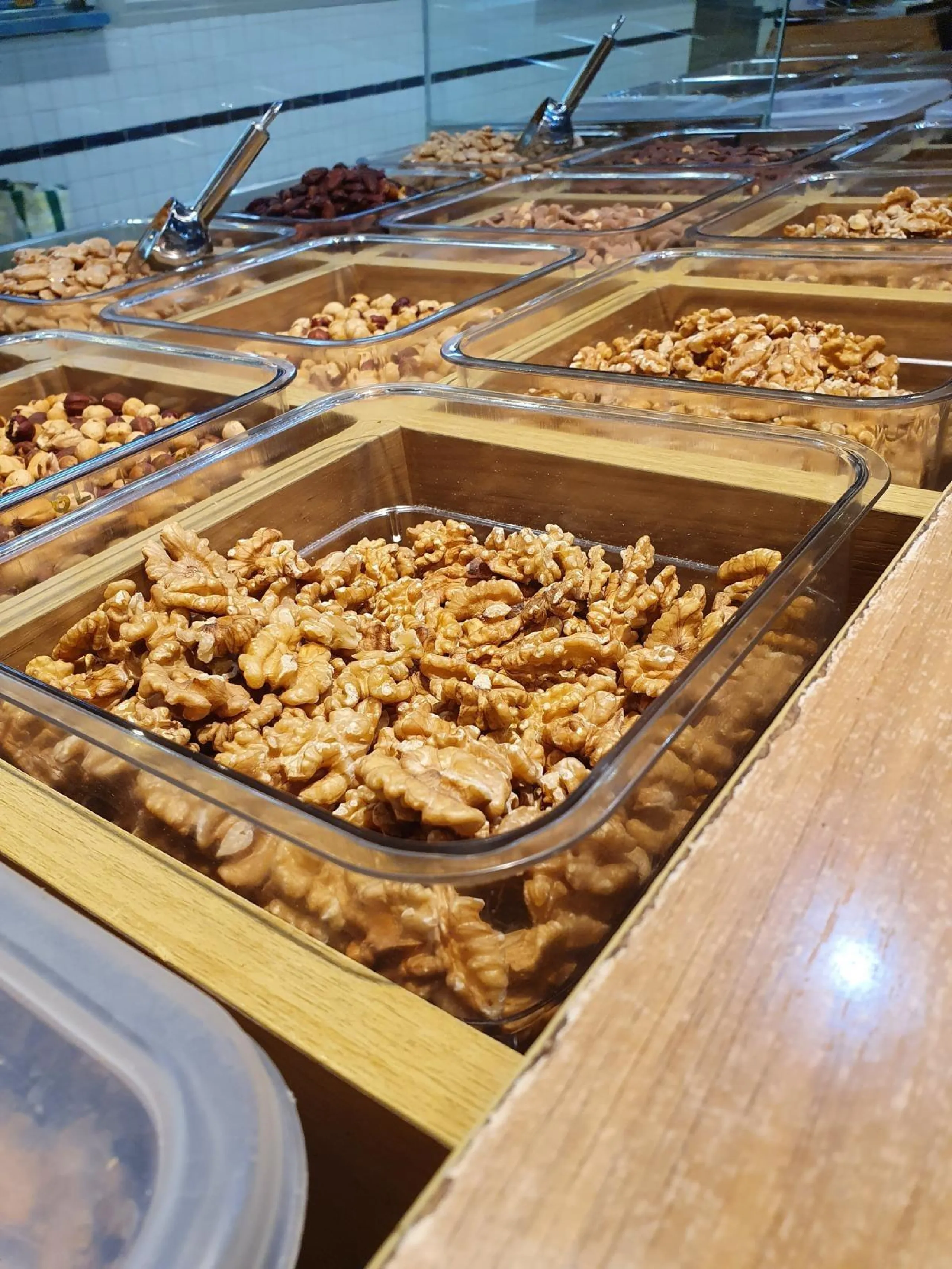 POSITION IN CENTRAL MARKET OF DRIED FRUITS