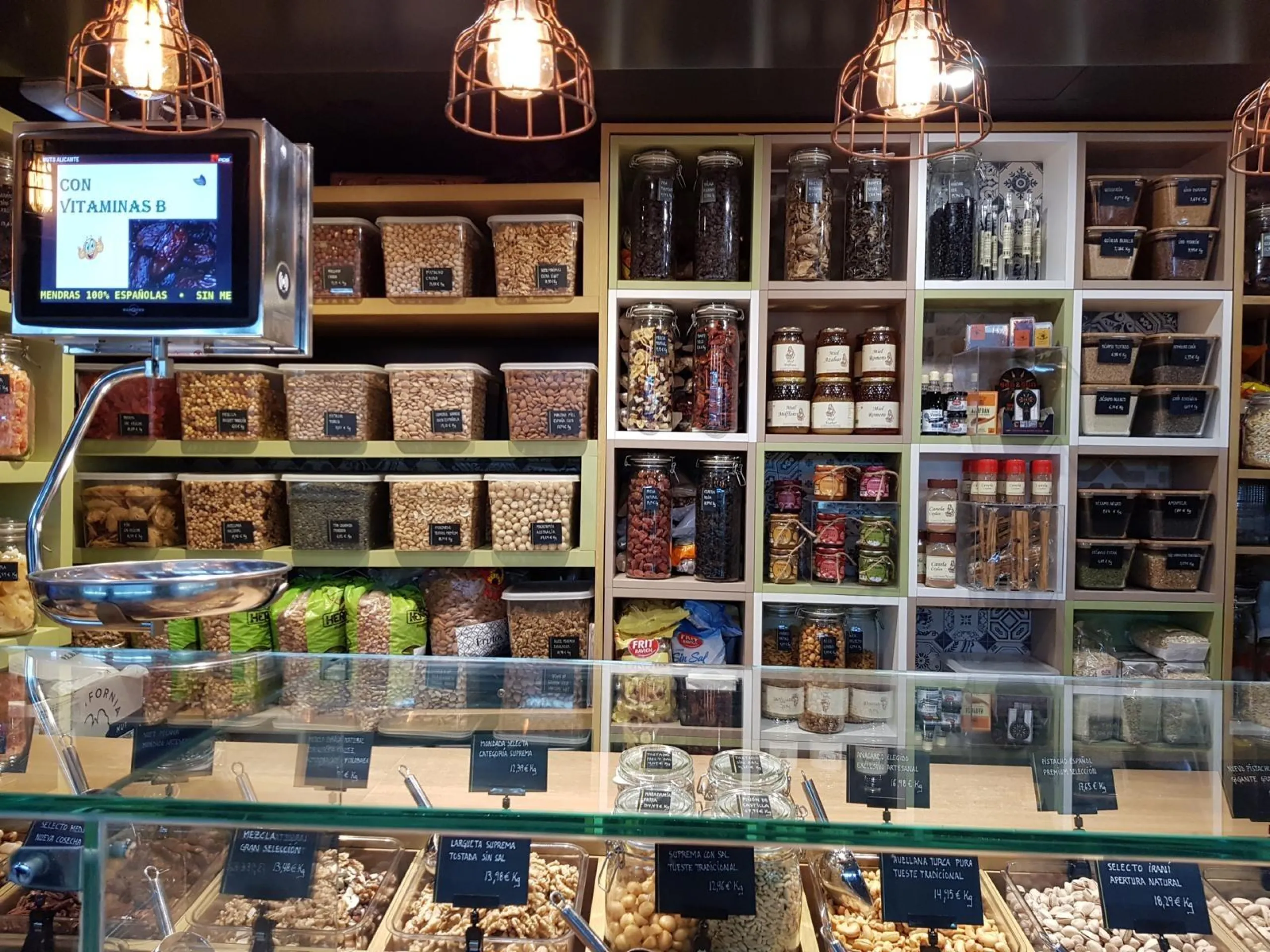 POSITION IN CENTRAL MARKET OF DRIED FRUITS