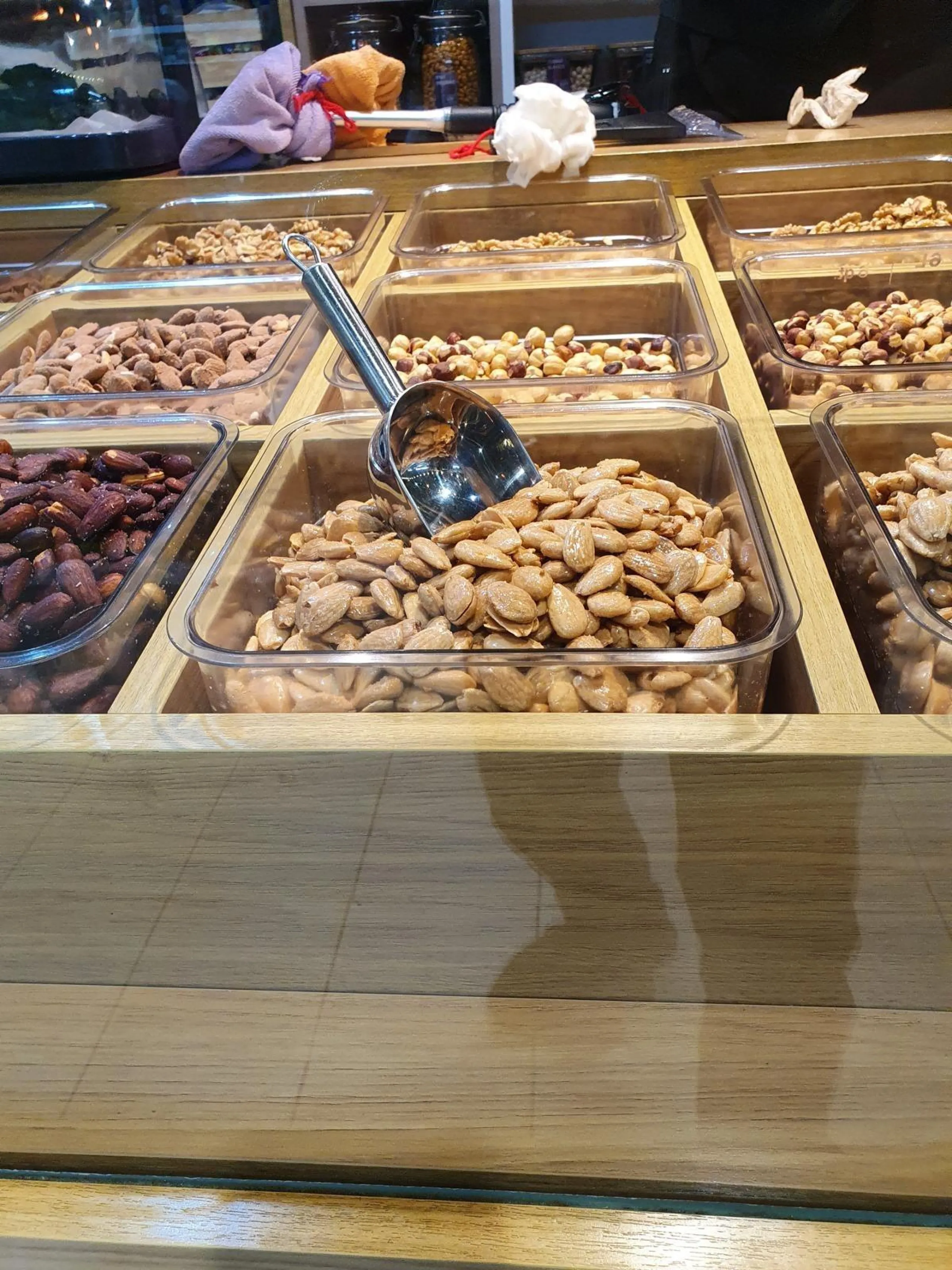 POSITION IN CENTRAL MARKET OF DRIED FRUITS