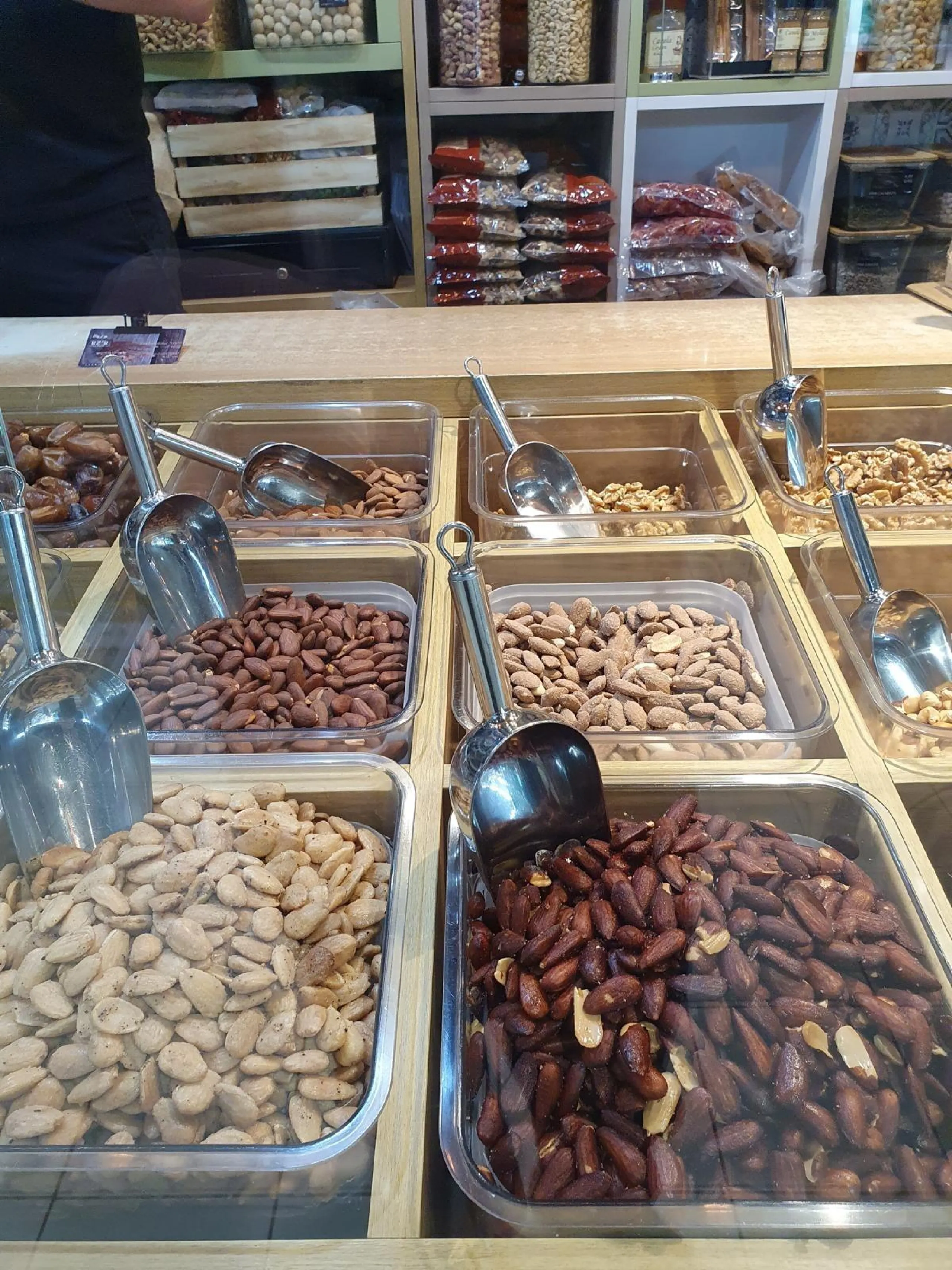 POSITION IN CENTRAL MARKET OF DRIED FRUITS