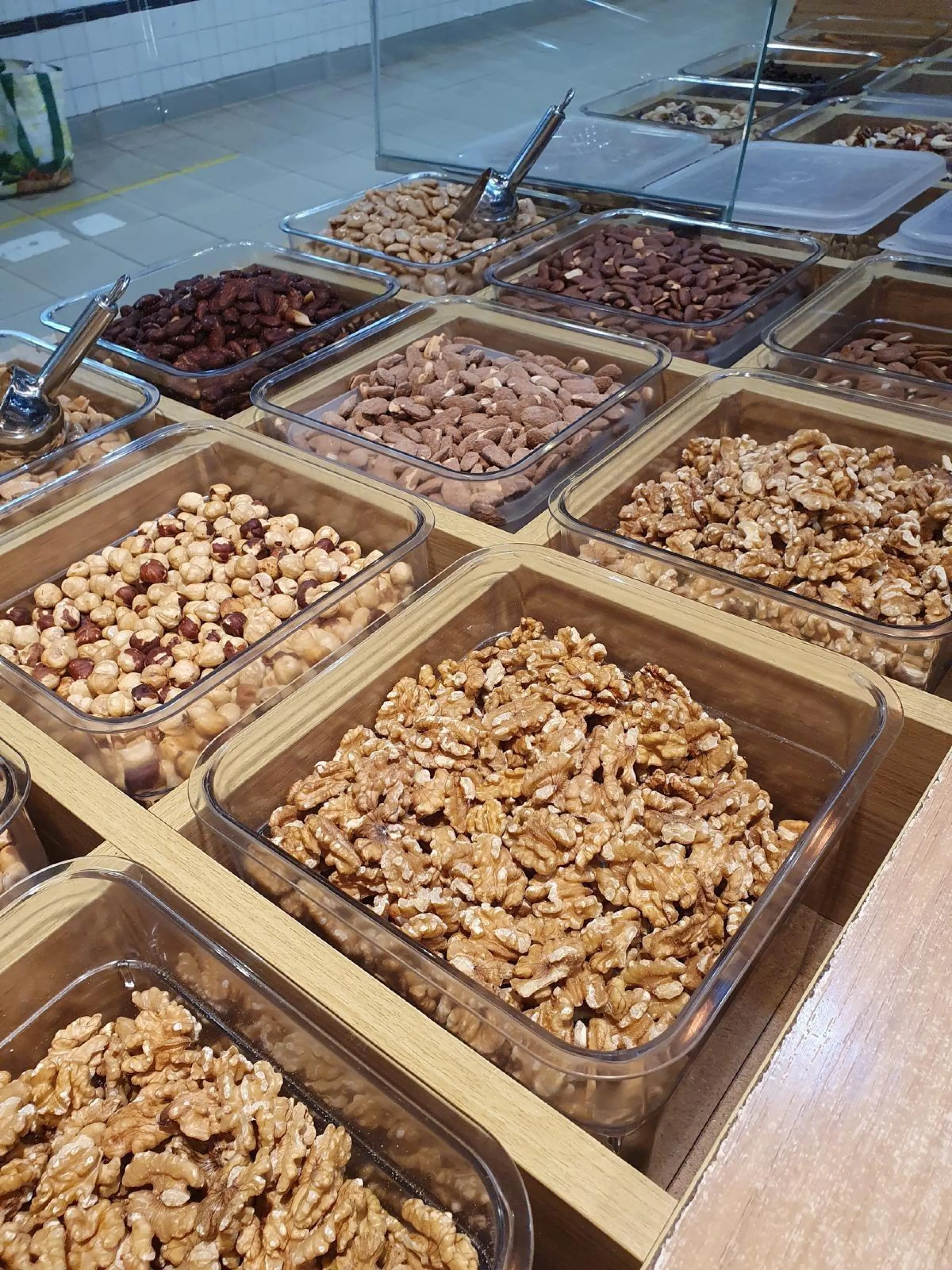 POSITION IN CENTRAL MARKET OF DRIED FRUITS