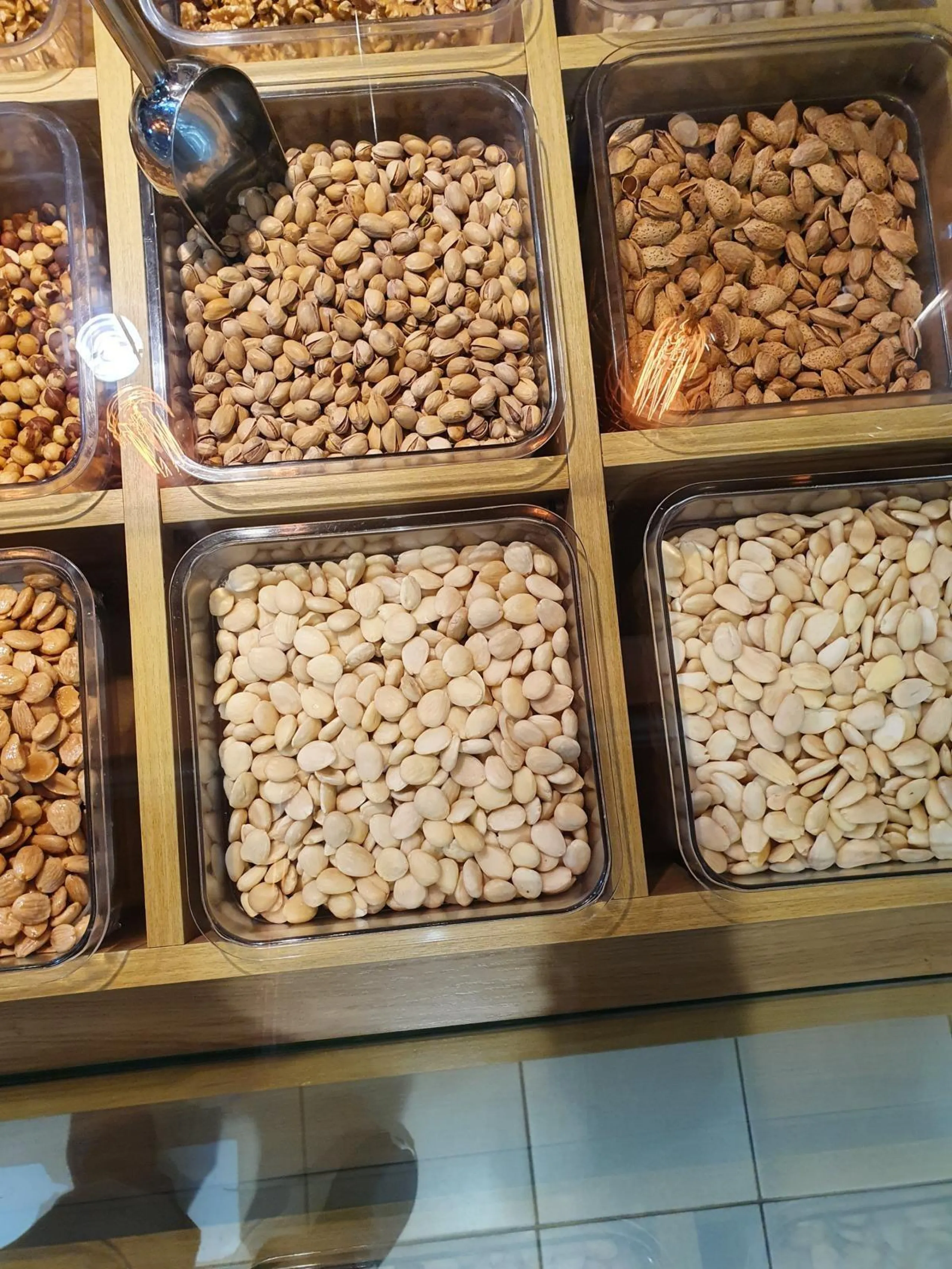 POSITION IN CENTRAL MARKET OF DRIED FRUITS