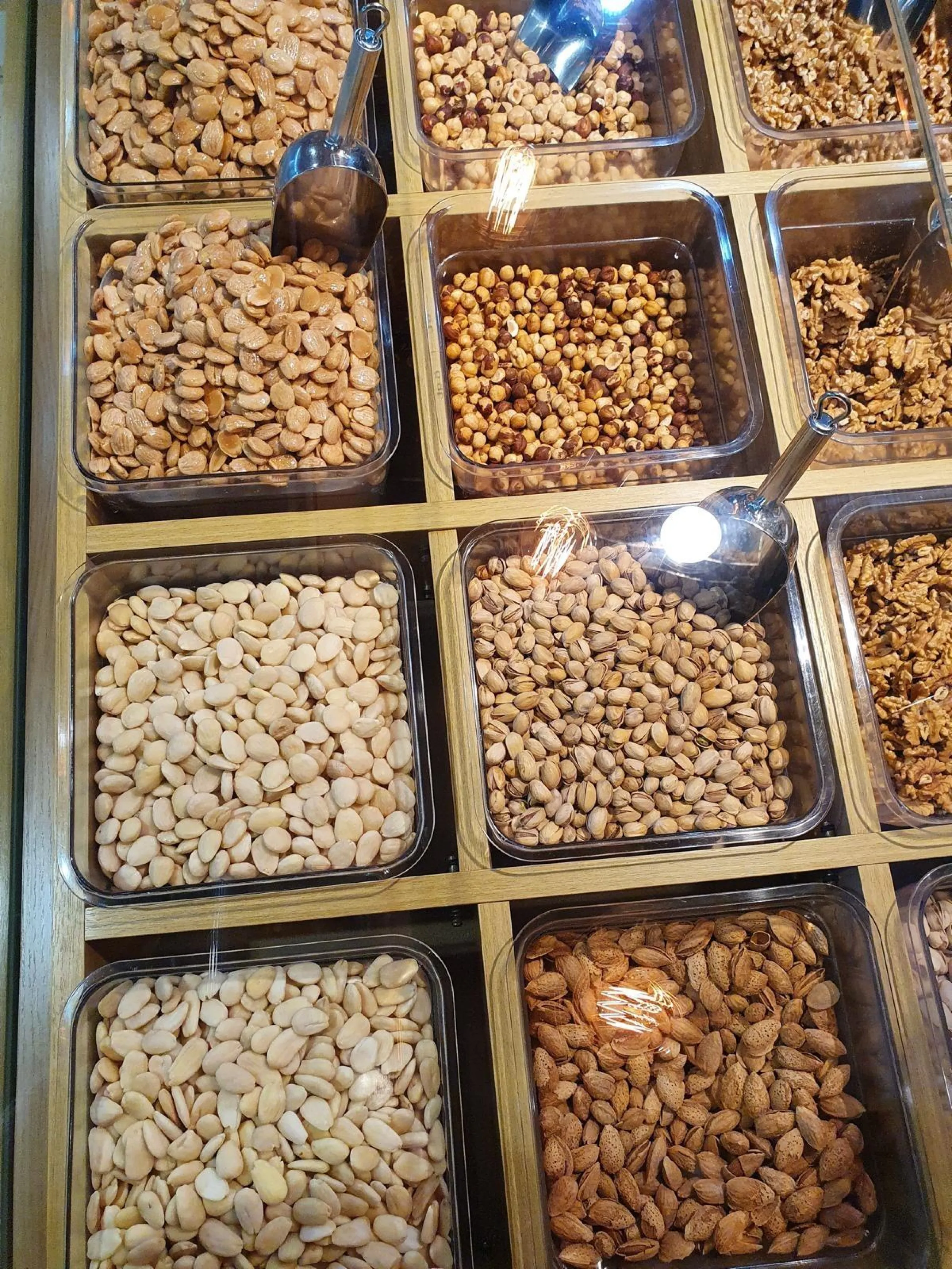 POSITION IN CENTRAL MARKET OF DRIED FRUITS