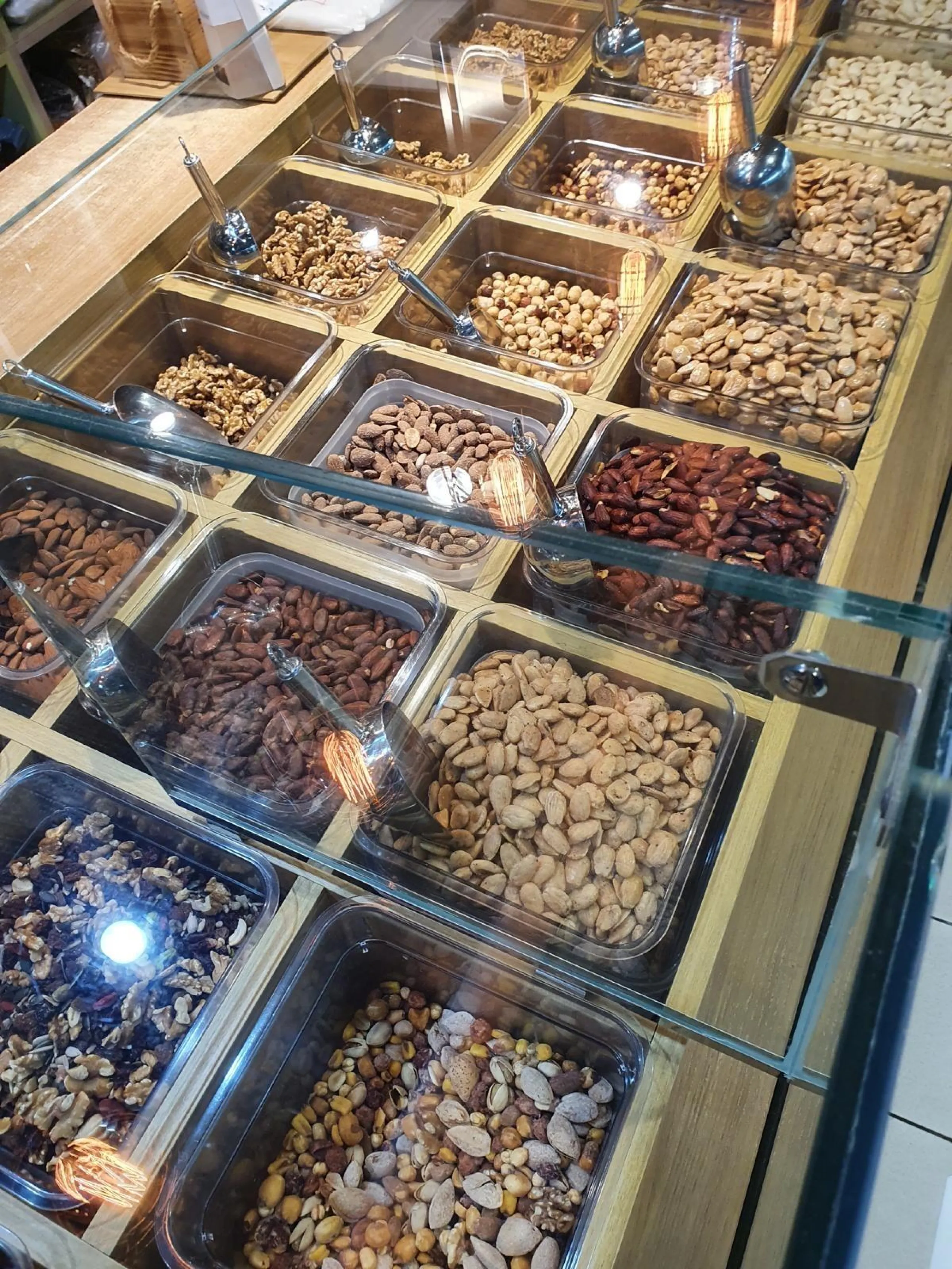 POSITION IN CENTRAL MARKET OF DRIED FRUITS
